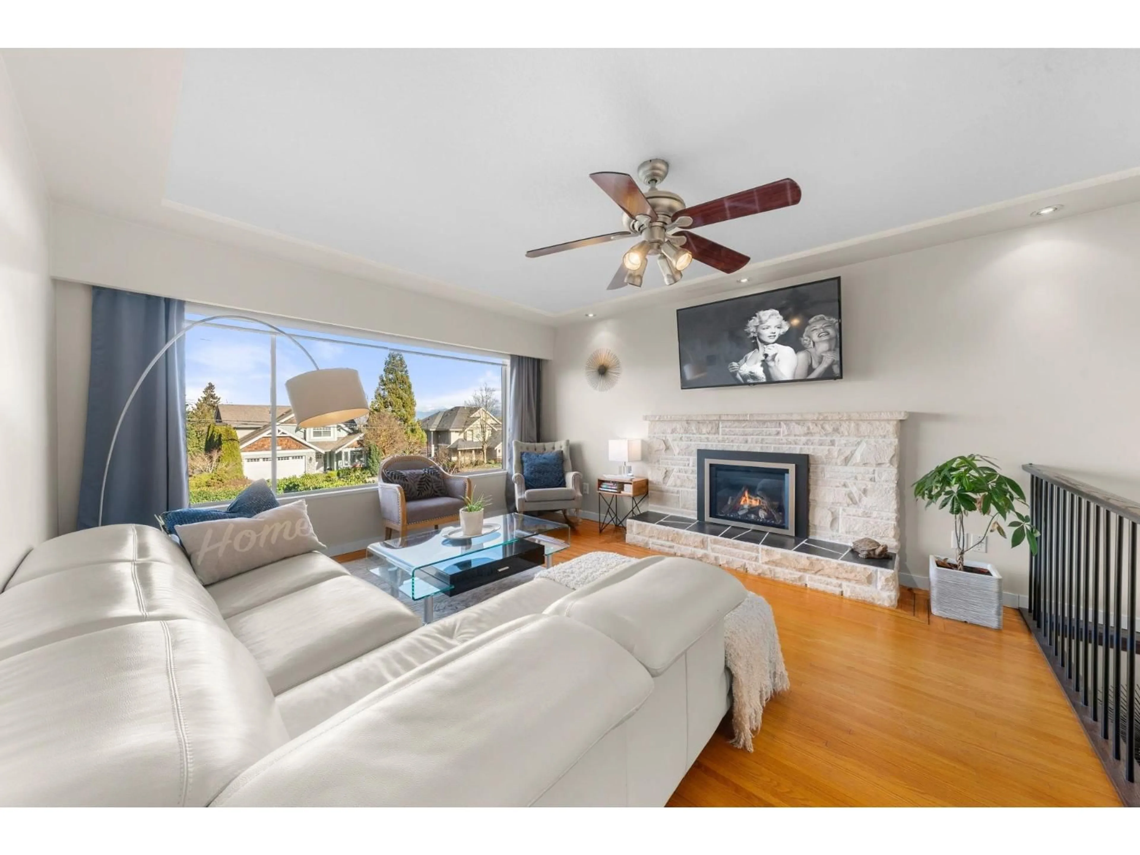 Living room with furniture, wood/laminate floor for 20722 46A AVENUE, Langley British Columbia V3A3J9