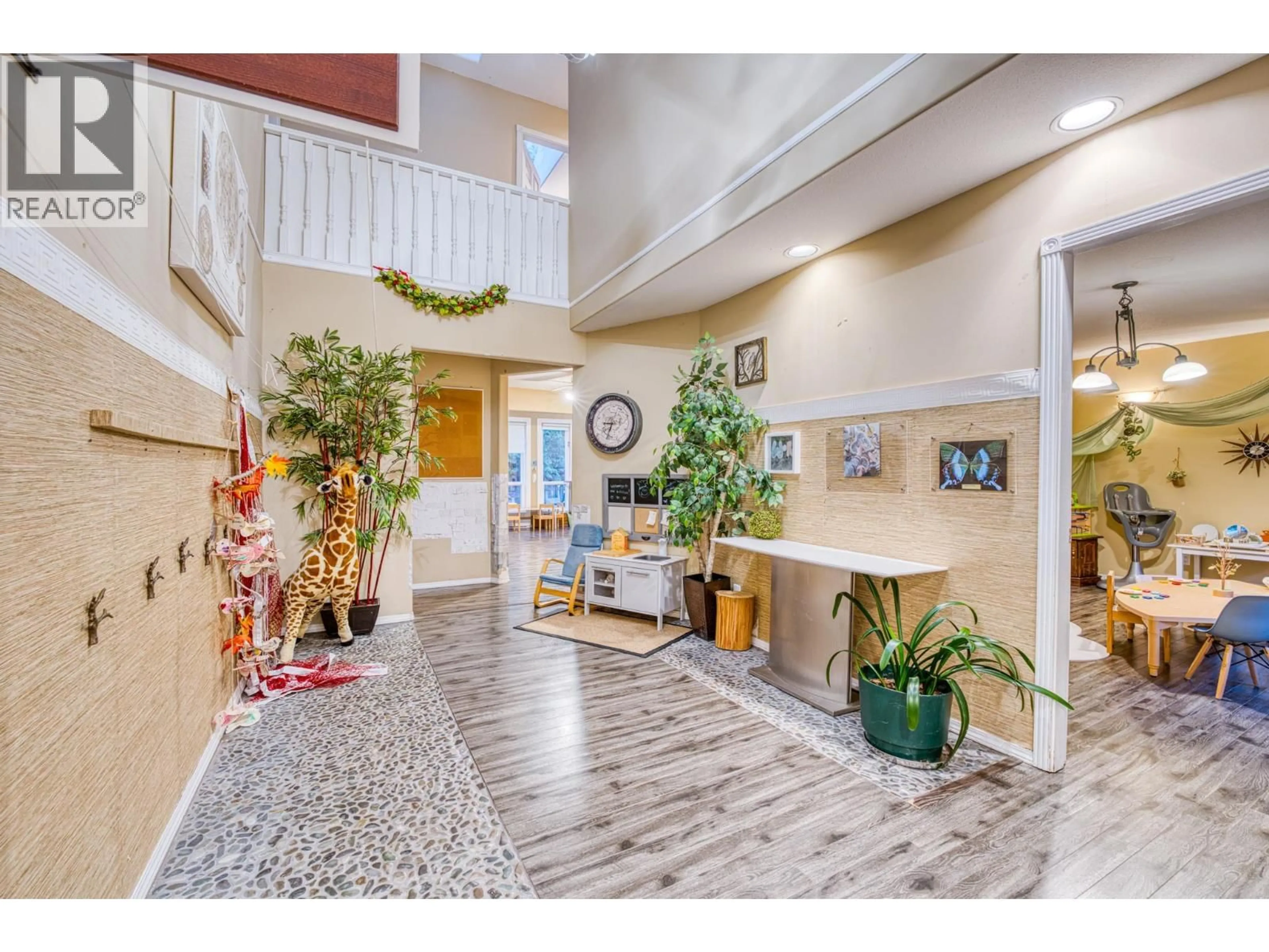 Indoor entryway for 10800 ROCHDALE DRIVE, Richmond British Columbia V7A3N6