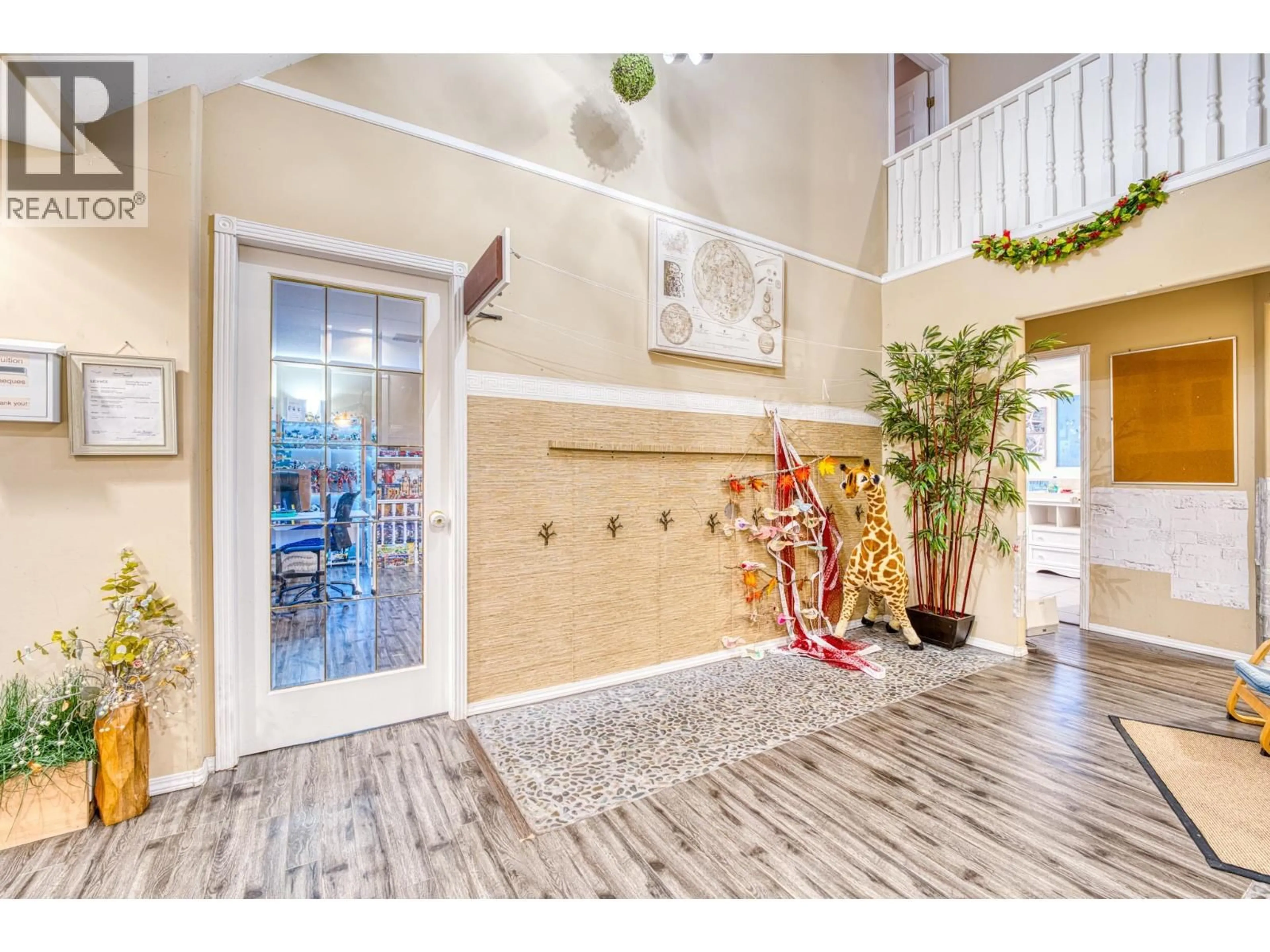 Indoor entryway for 10800 ROCHDALE DRIVE, Richmond British Columbia V7A3N6