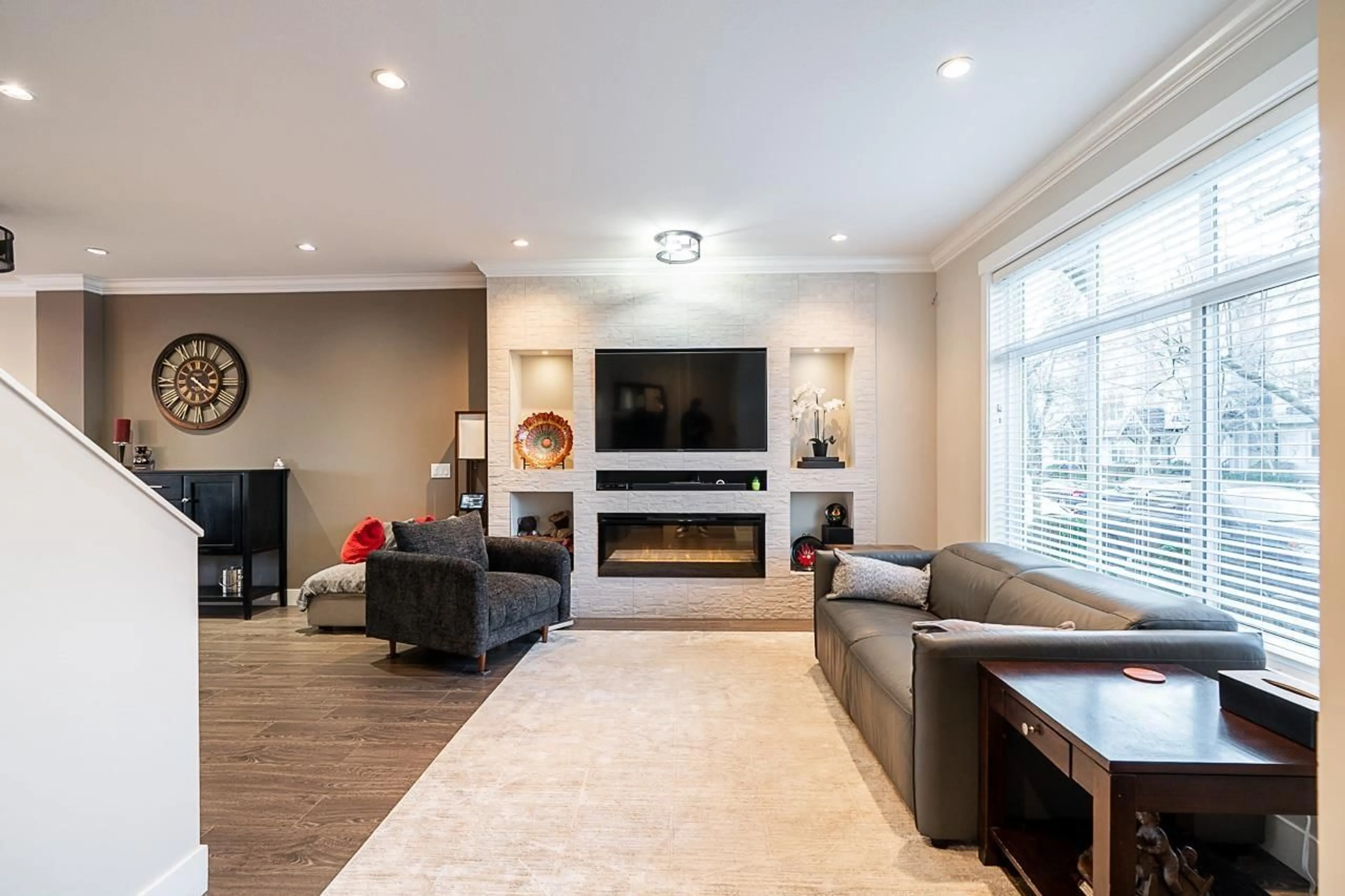 Living room with furniture, unknown for 9 - 6588 195A STREET, Surrey British Columbia V4N6N5