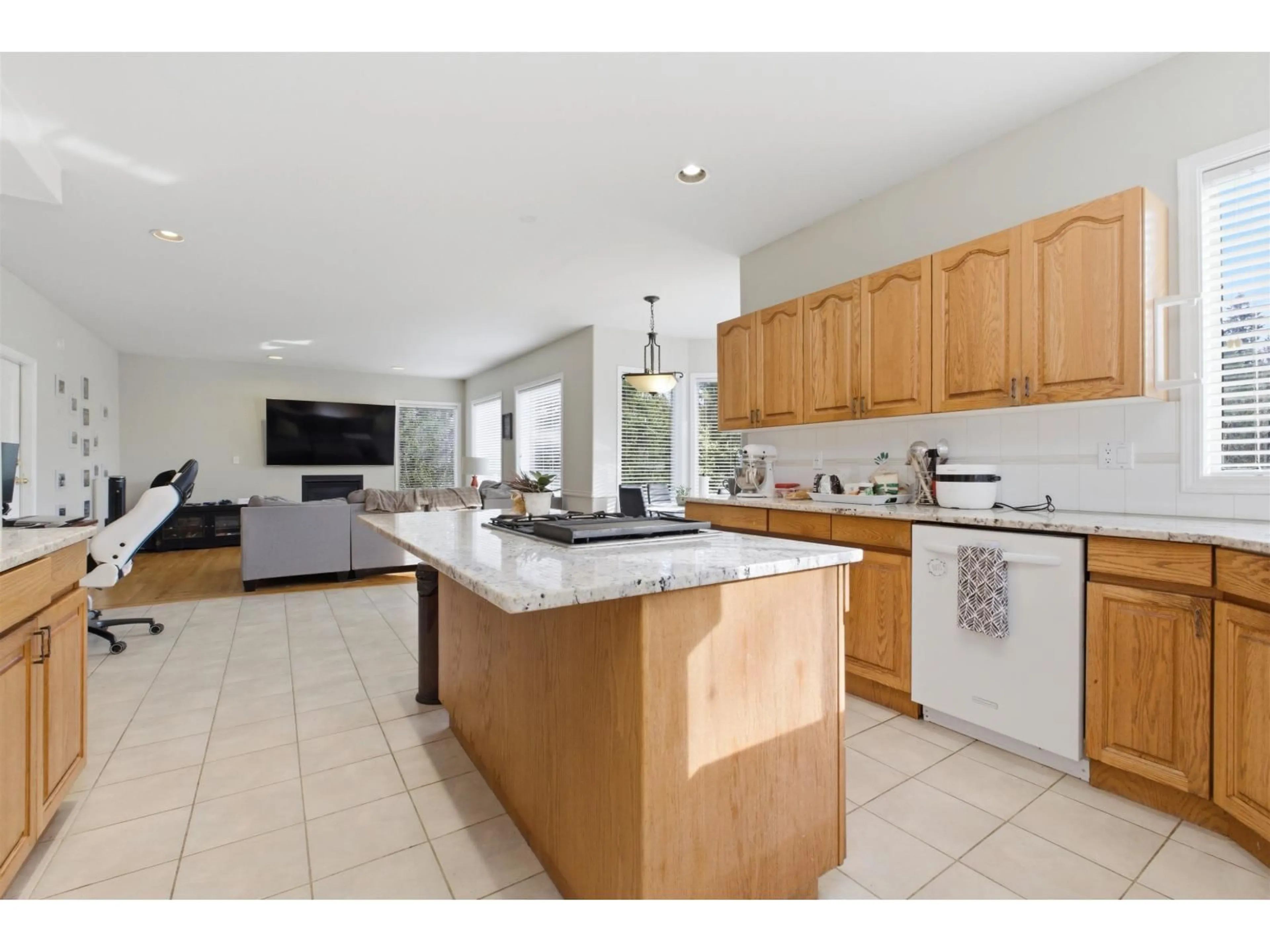 Open concept kitchen, ceramic/tile floor for 4570 MAYSFIELD CRESCENT, Langley British Columbia V3A4M1