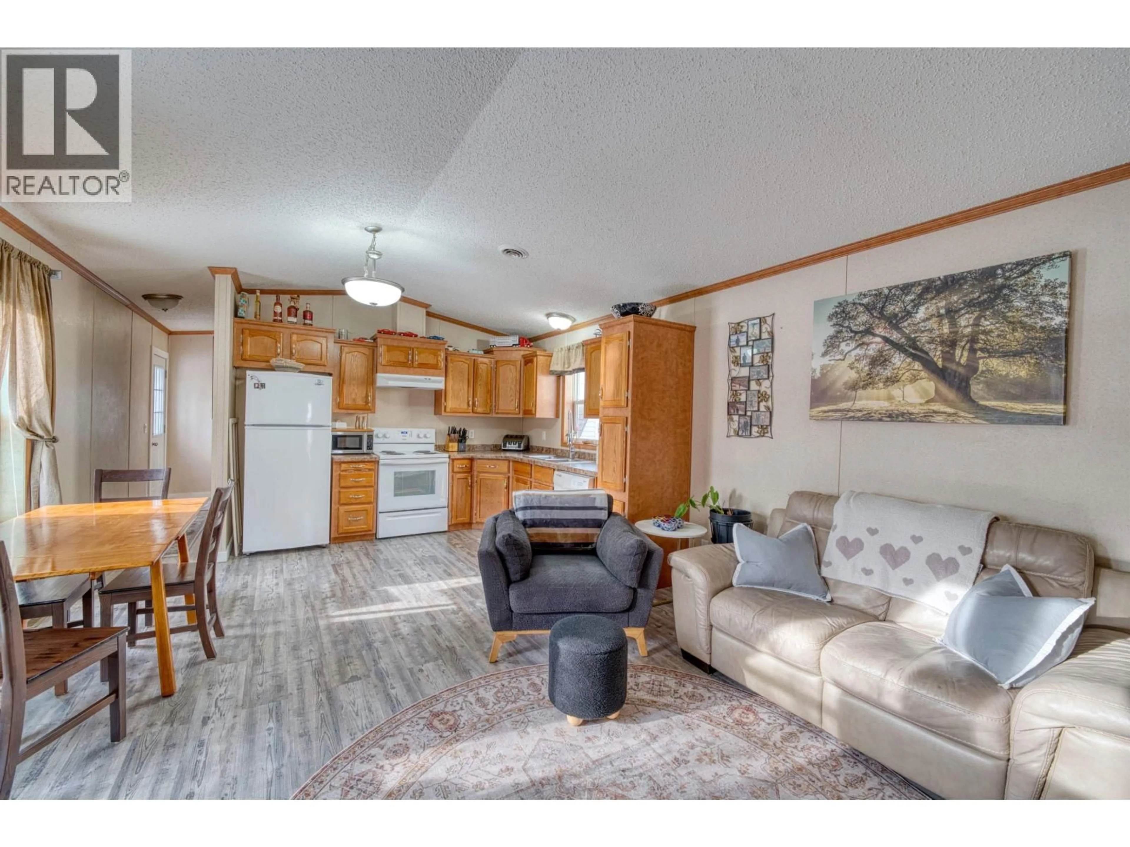 Open concept kitchen, unknown for 9004 76 STREET, Fort St. John British Columbia V1J2Z7