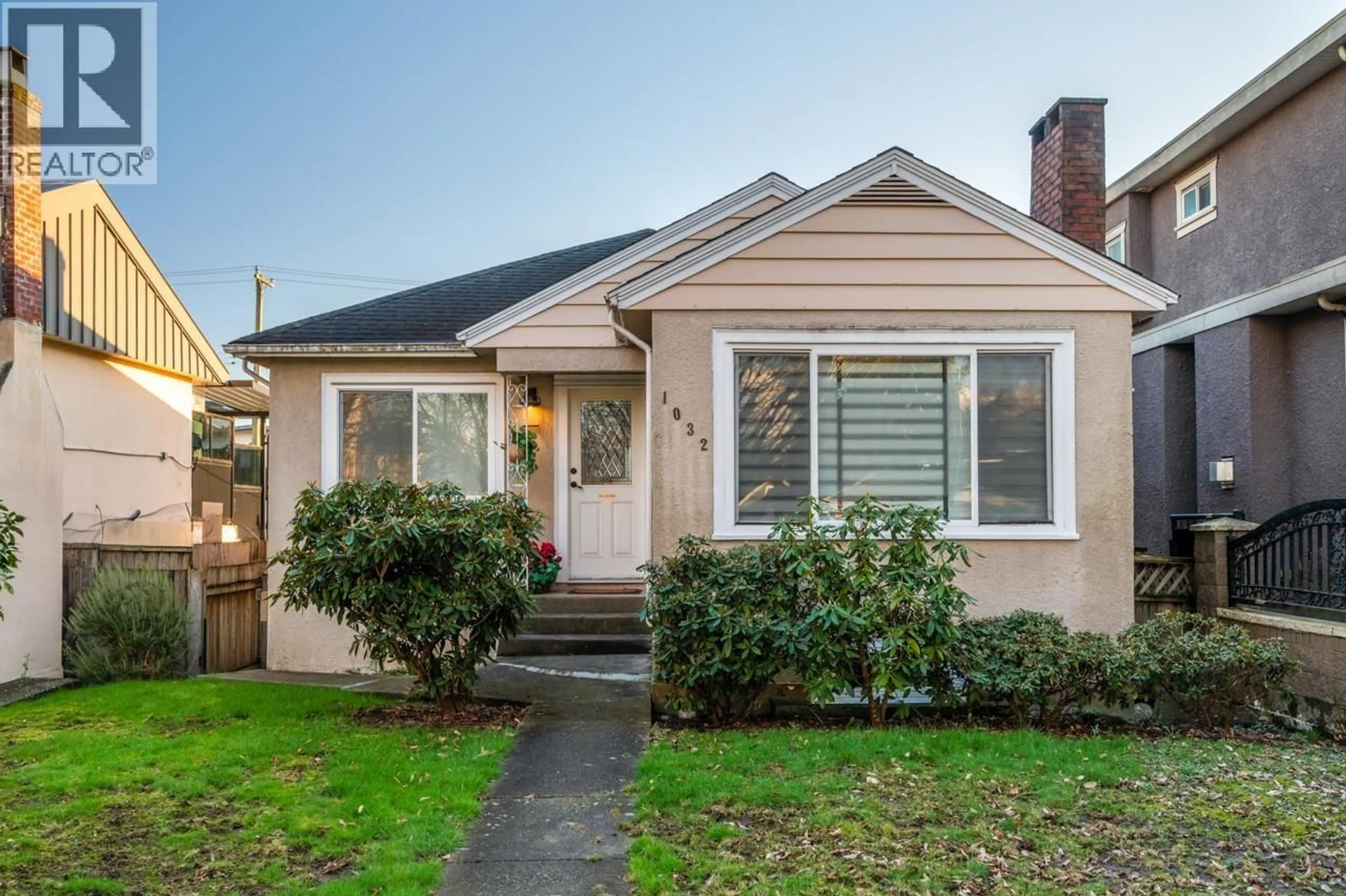 Home with vinyl exterior material, street for 1032 49TH AVENUE, Vancouver British Columbia V5W2H8