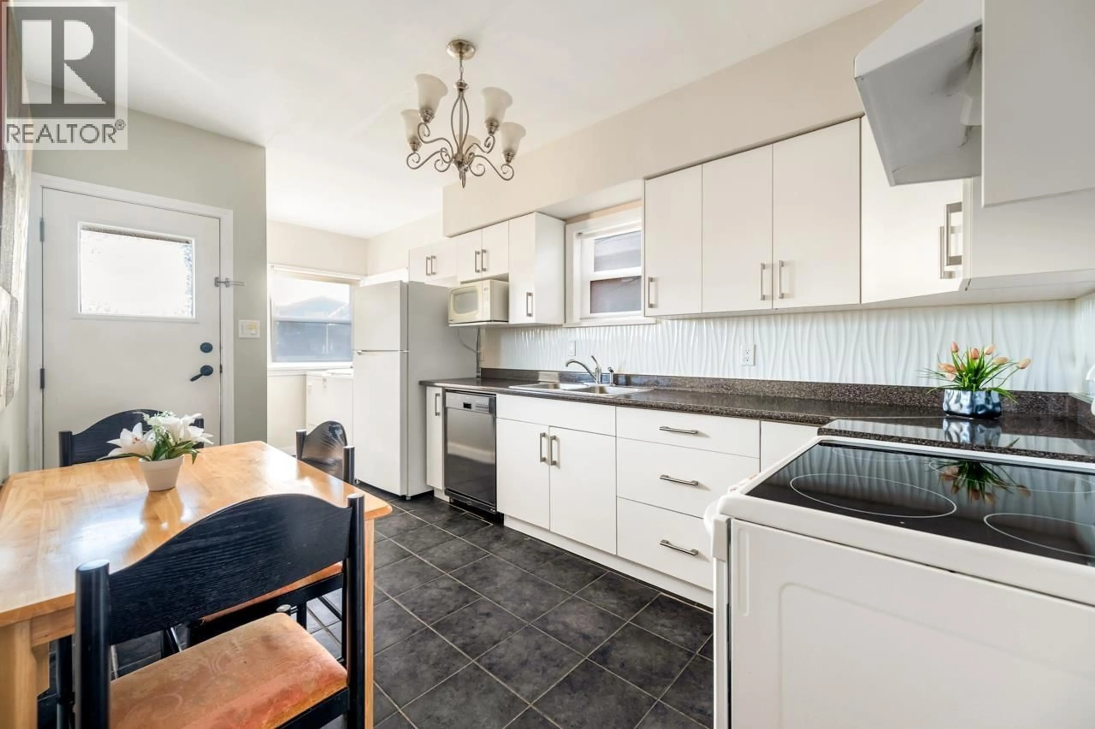 Standard kitchen, ceramic/tile floor for 1032 49TH AVENUE, Vancouver British Columbia V5W2H8