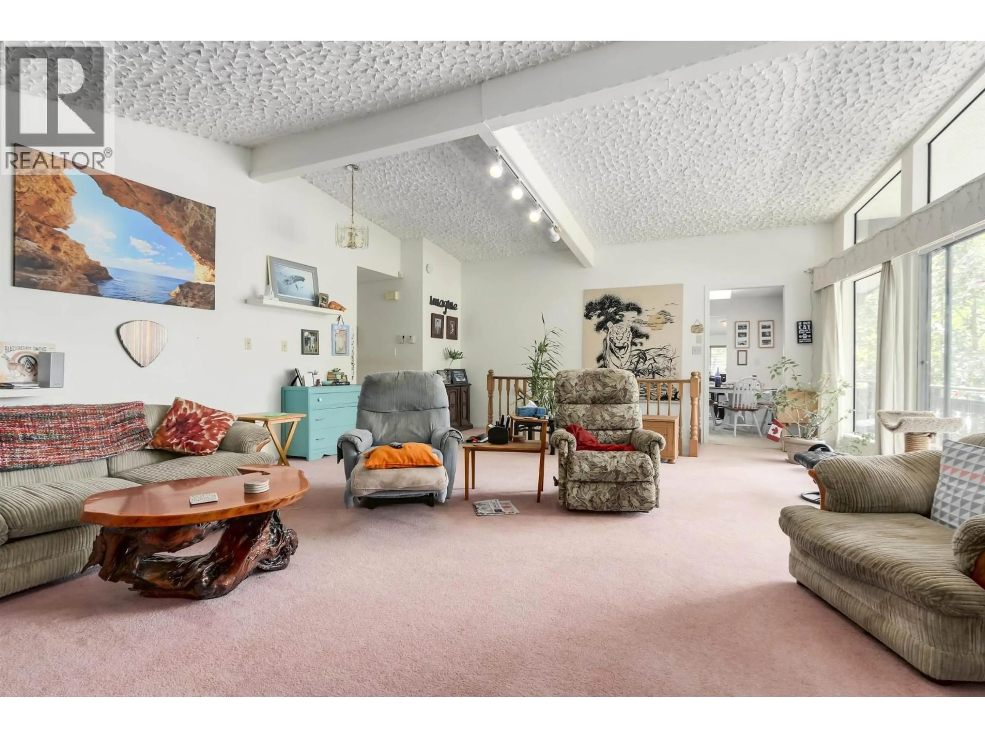 Living room with furniture, carpet floor for 10640 SKAGIT DRIVE, Richmond British Columbia V7E2A2