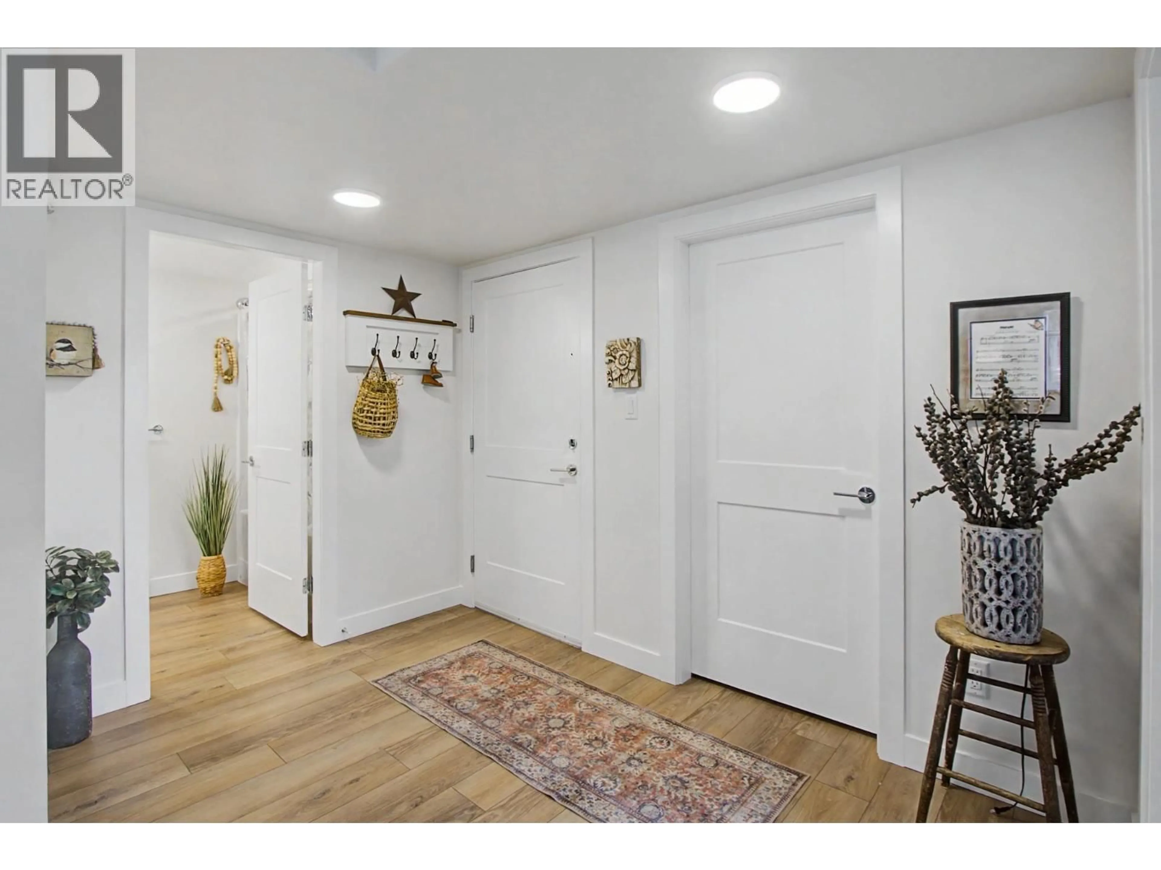 Indoor entryway for 401 - 4278 22ND AVENUE, Prince George British Columbia V2N0J4