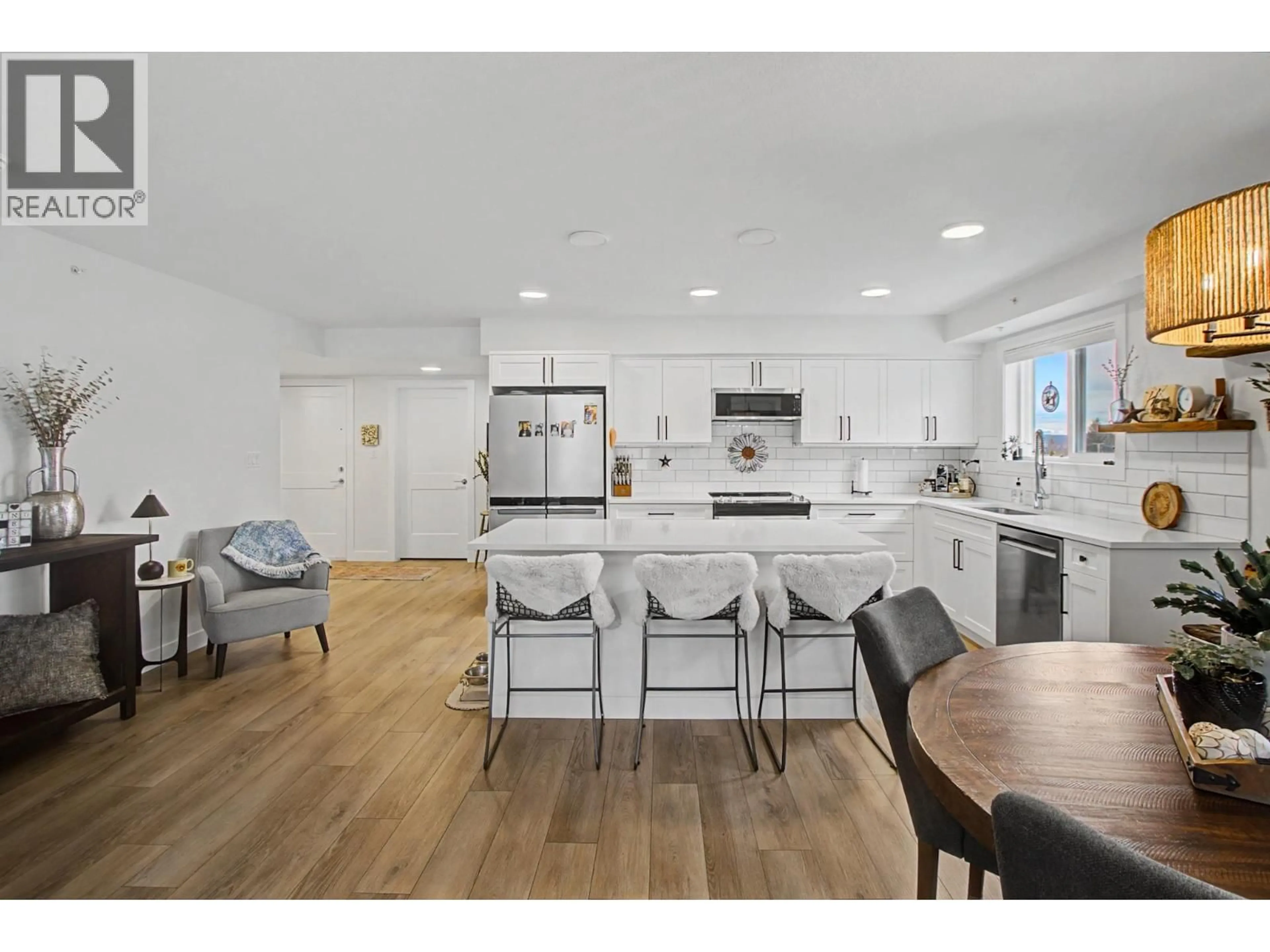 Open concept kitchen, unknown for 401 - 4278 22ND AVENUE, Prince George British Columbia V2N0J4