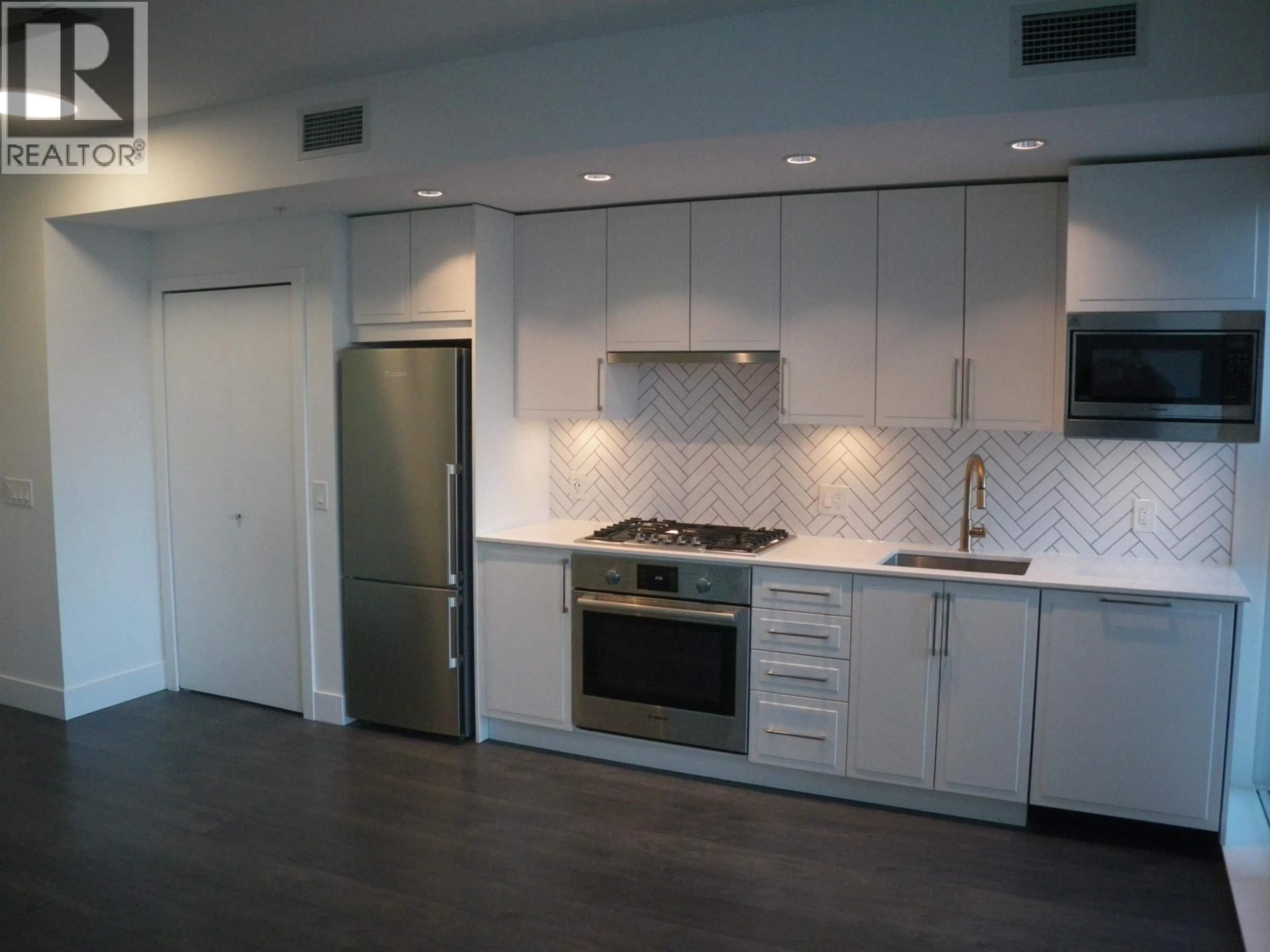 Unknown for 316 - 2435 KINGSWAY, Vancouver British Columbia V5R5G8