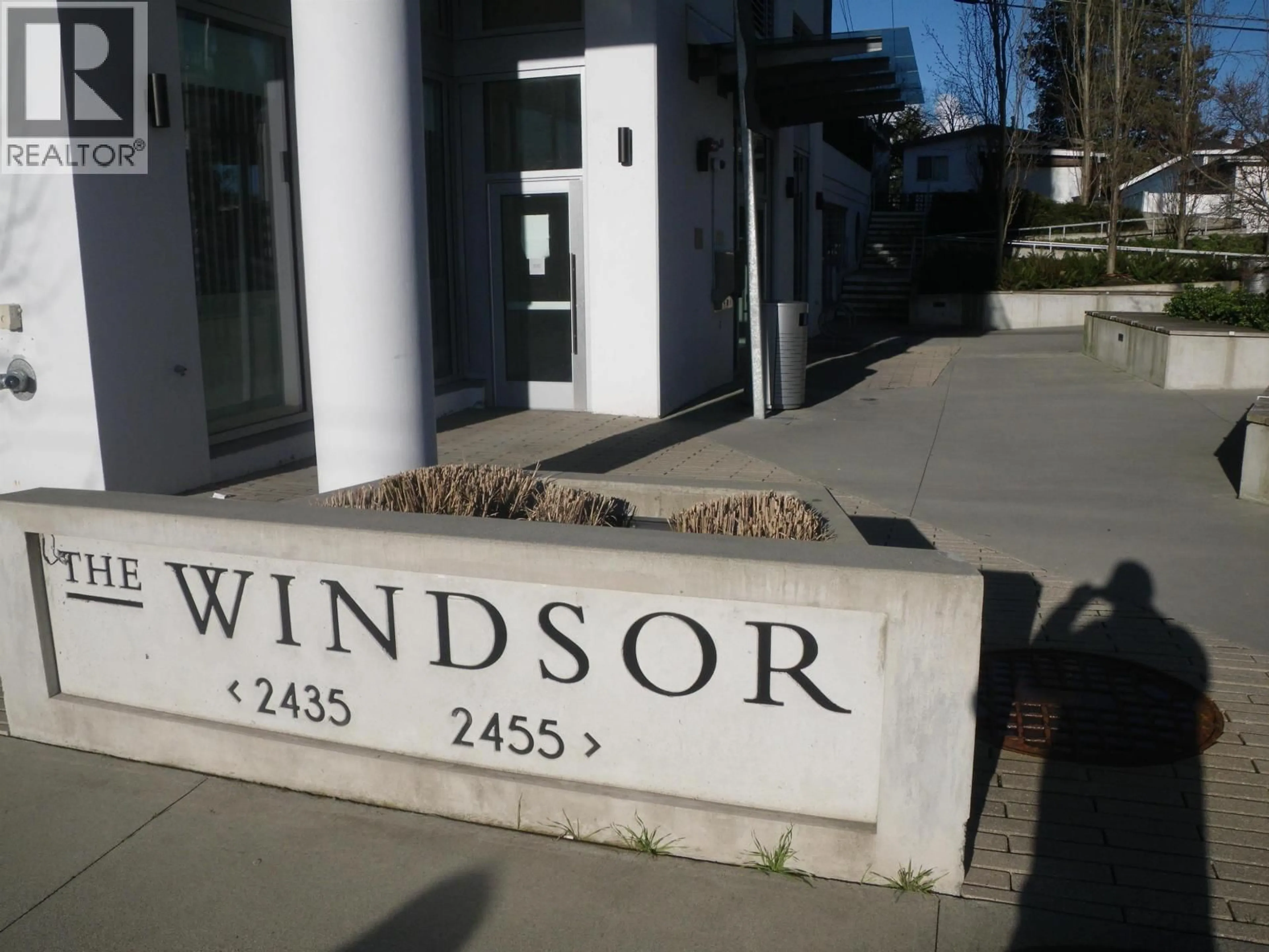 Indoor foyer for 316 - 2435 KINGSWAY, Vancouver British Columbia V5R5G8