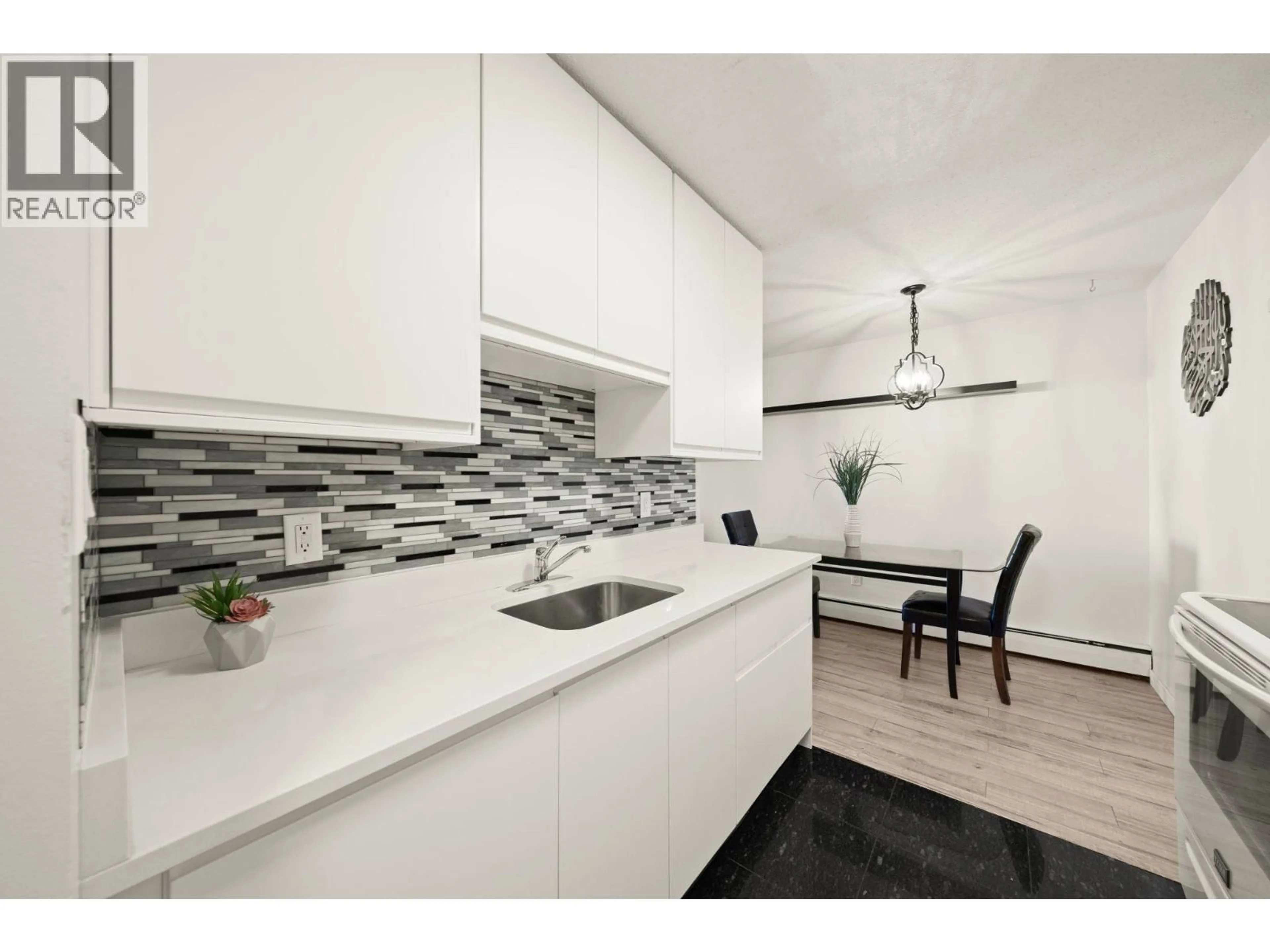 Standard kitchen, unknown for 203 - 131 4TH STREET, North Vancouver British Columbia V7M3C8