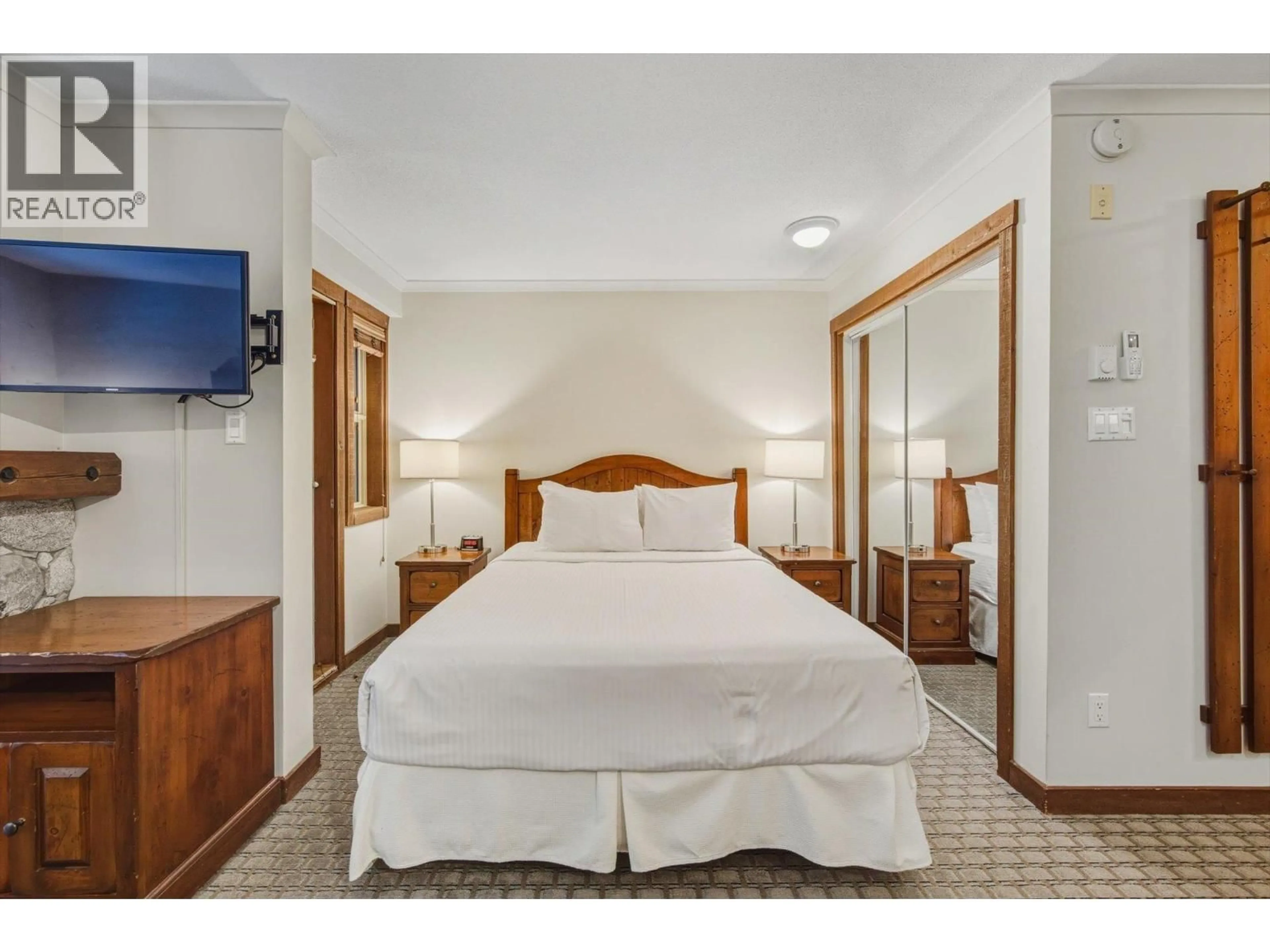 Bedroom with bed, unknown for 413 - 4899 PAINTED CLIFF ROAD, Whistler British Columbia V8E1E2