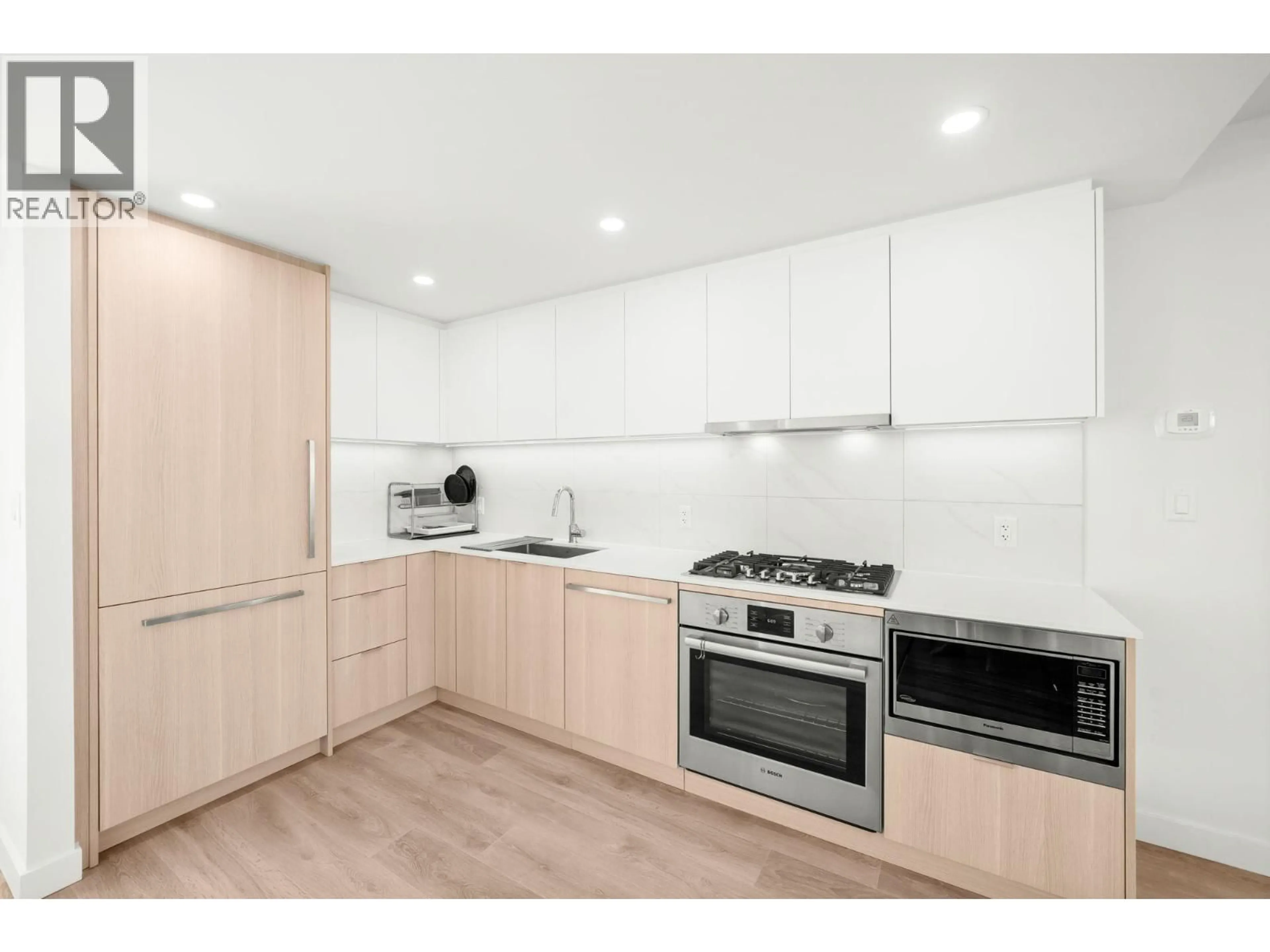 Standard kitchen, wood/laminate floor for 1208 - 318 ALDERSON AVENUE, Coquitlam British Columbia V3K0J1