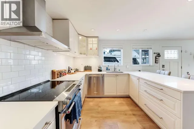 A015 - 415 ESPLANADE AVENUE, North Vancouver