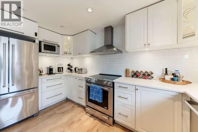 A015 - 415 ESPLANADE AVENUE, North Vancouver 2