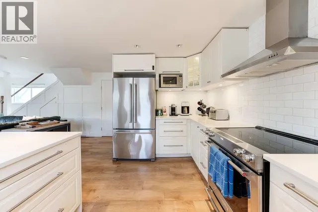 A015 - 415 ESPLANADE AVENUE, North Vancouver 3