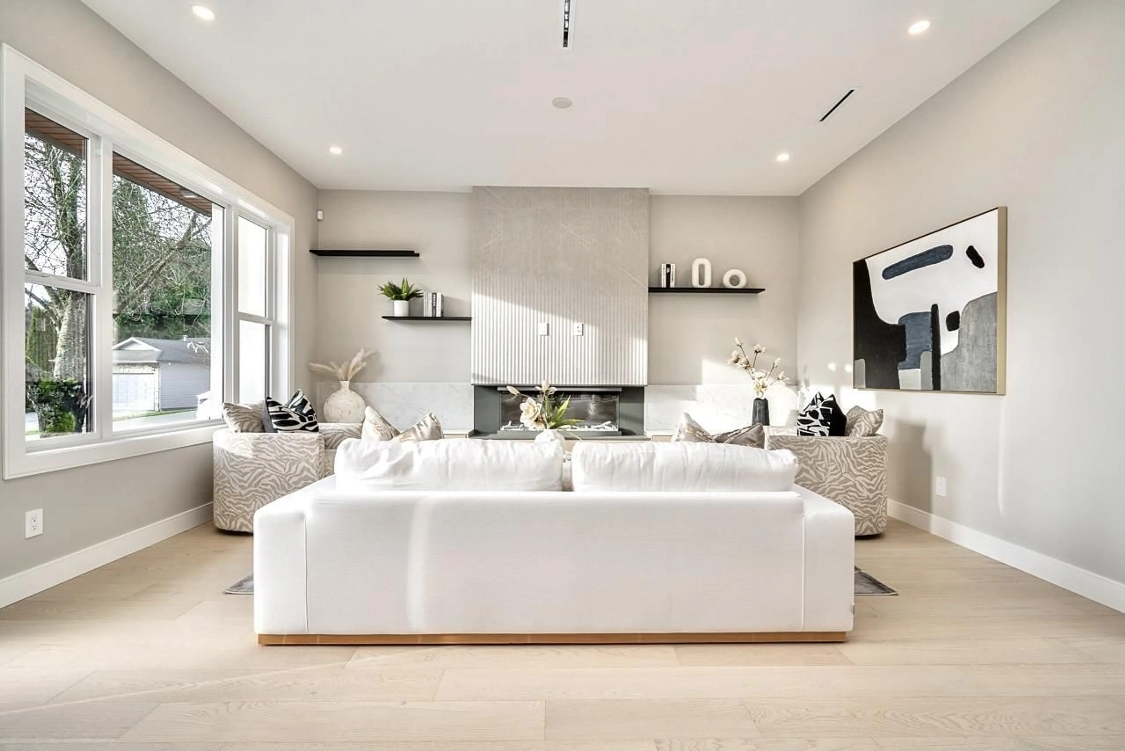 Living room with furniture, unknown for 15043 19A AVENUE, Surrey British Columbia V4A7G8