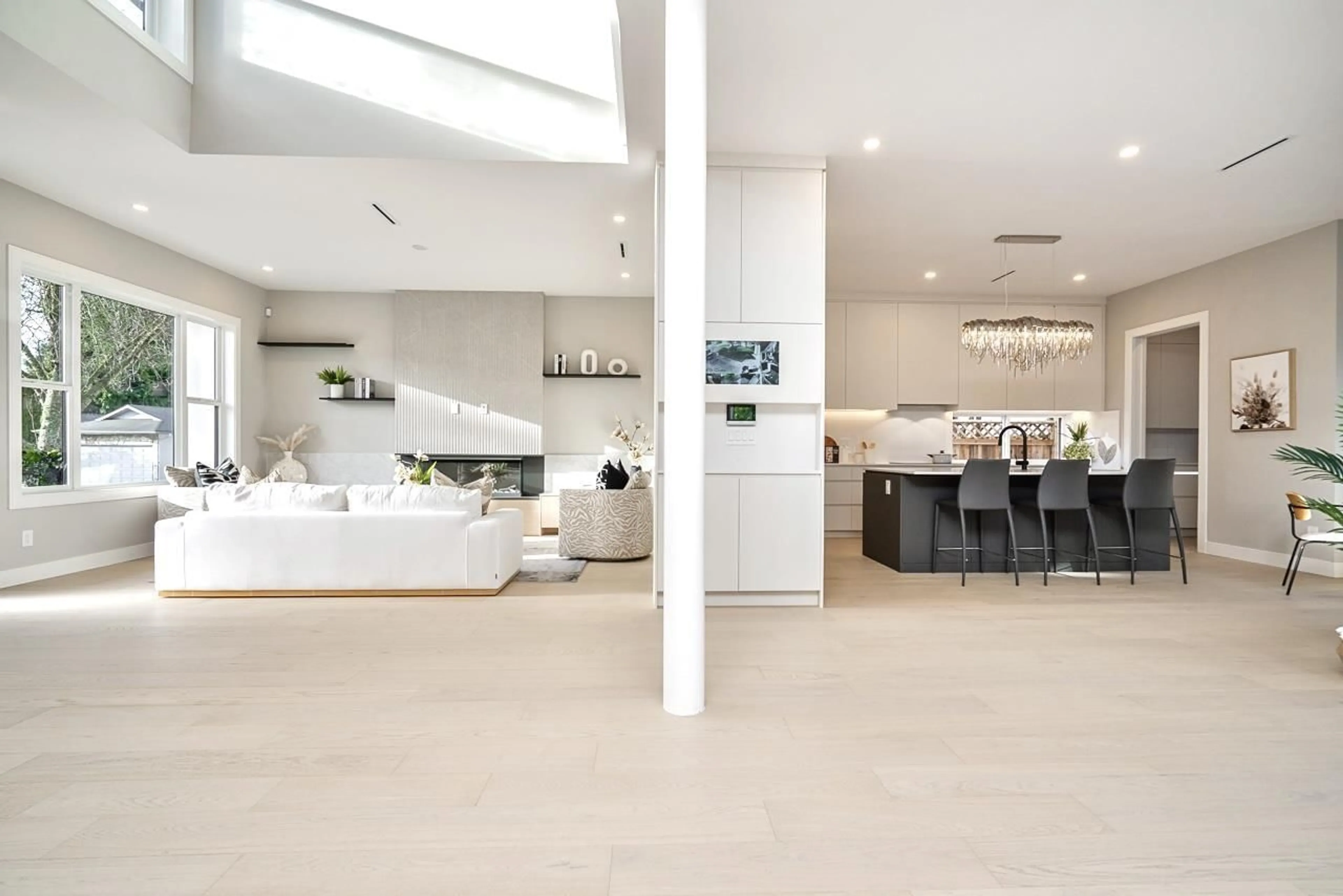 Unknown for 15043 19A AVENUE, Surrey British Columbia V4A7G8