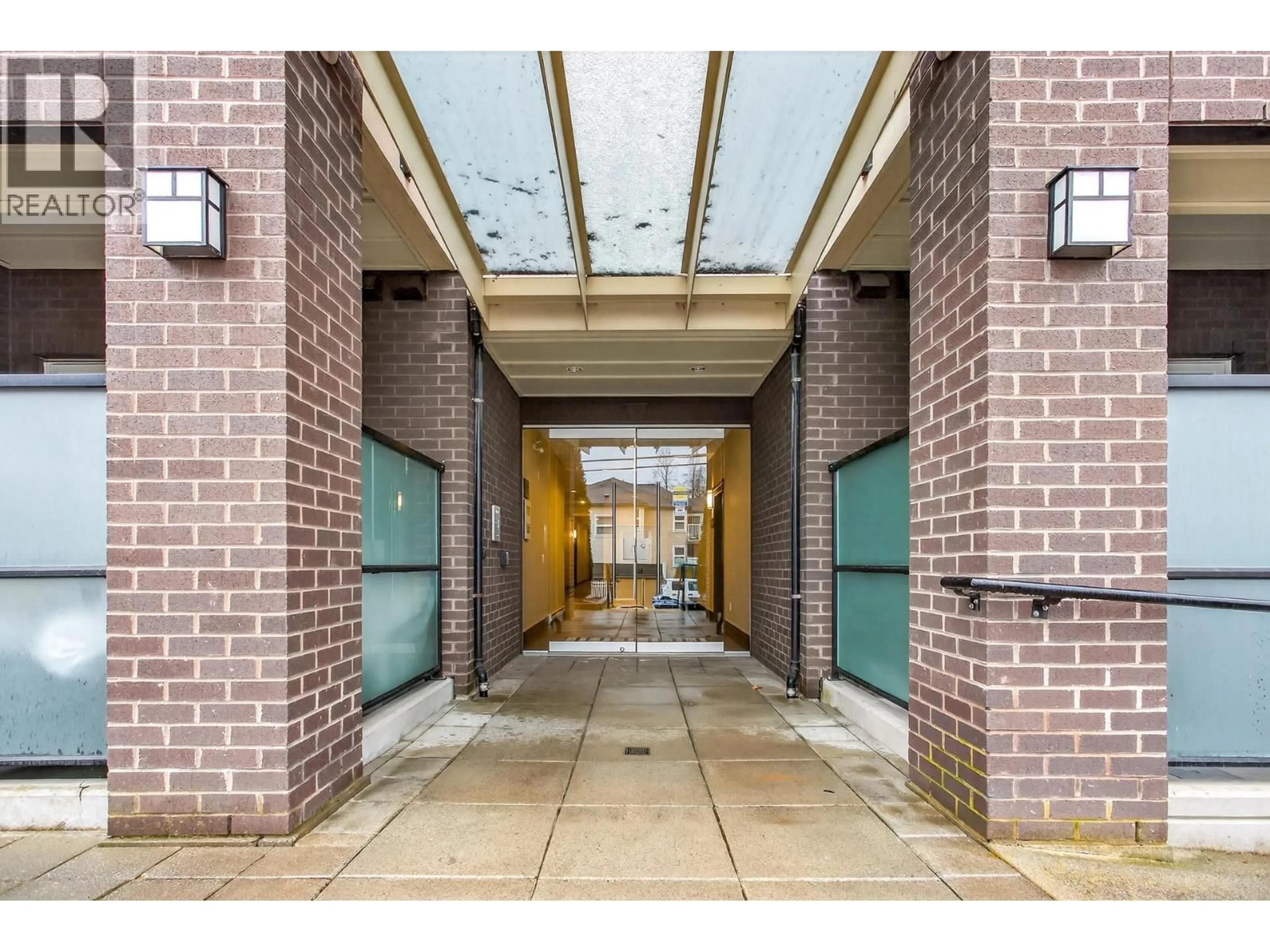 Indoor foyer for 306 - 1188 JOHNSON STREET, Coquitlam British Columbia V3B4T2