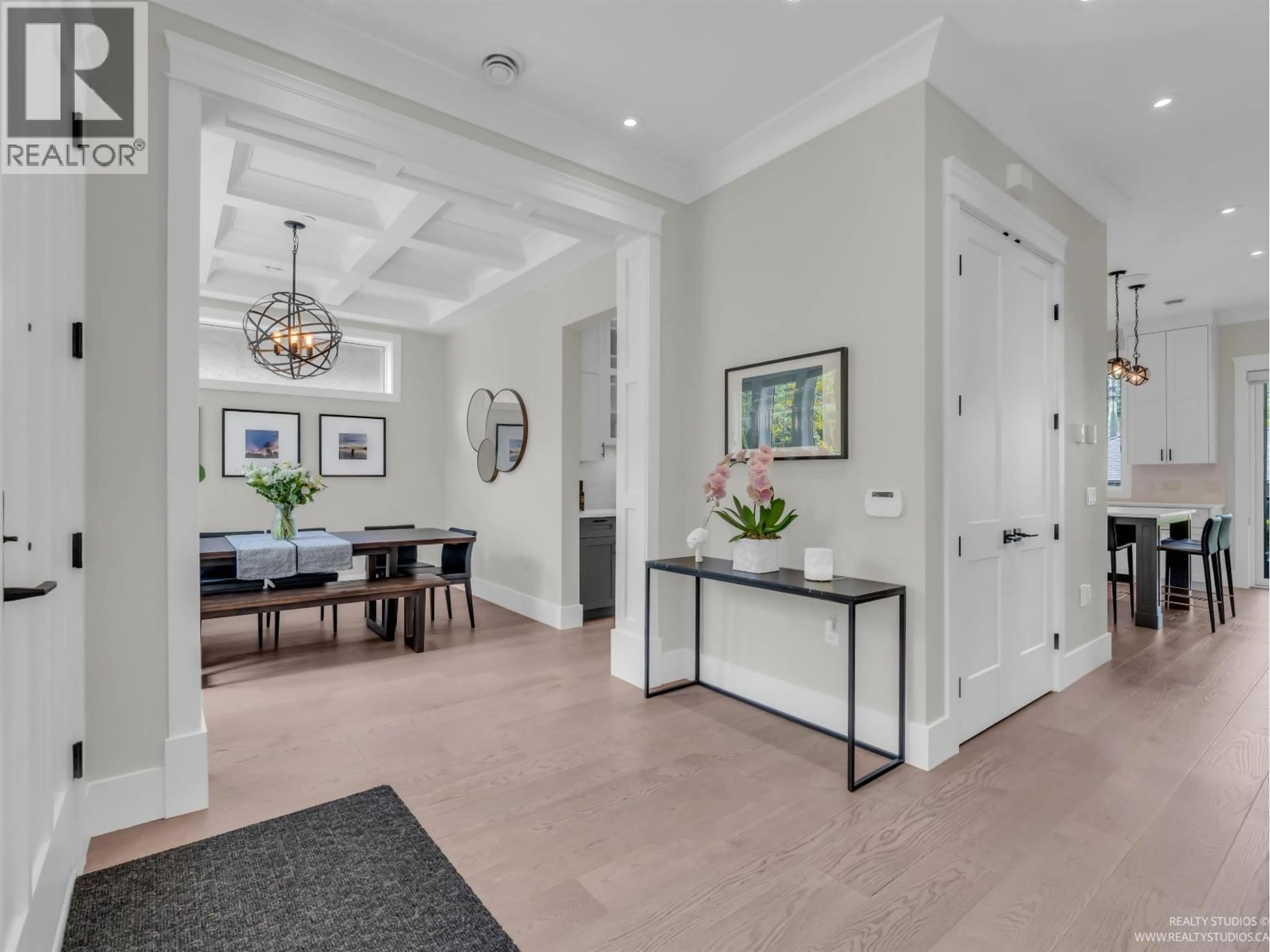 Indoor entryway for 2177 20TH AVENUE, Vancouver British Columbia V5N2L5