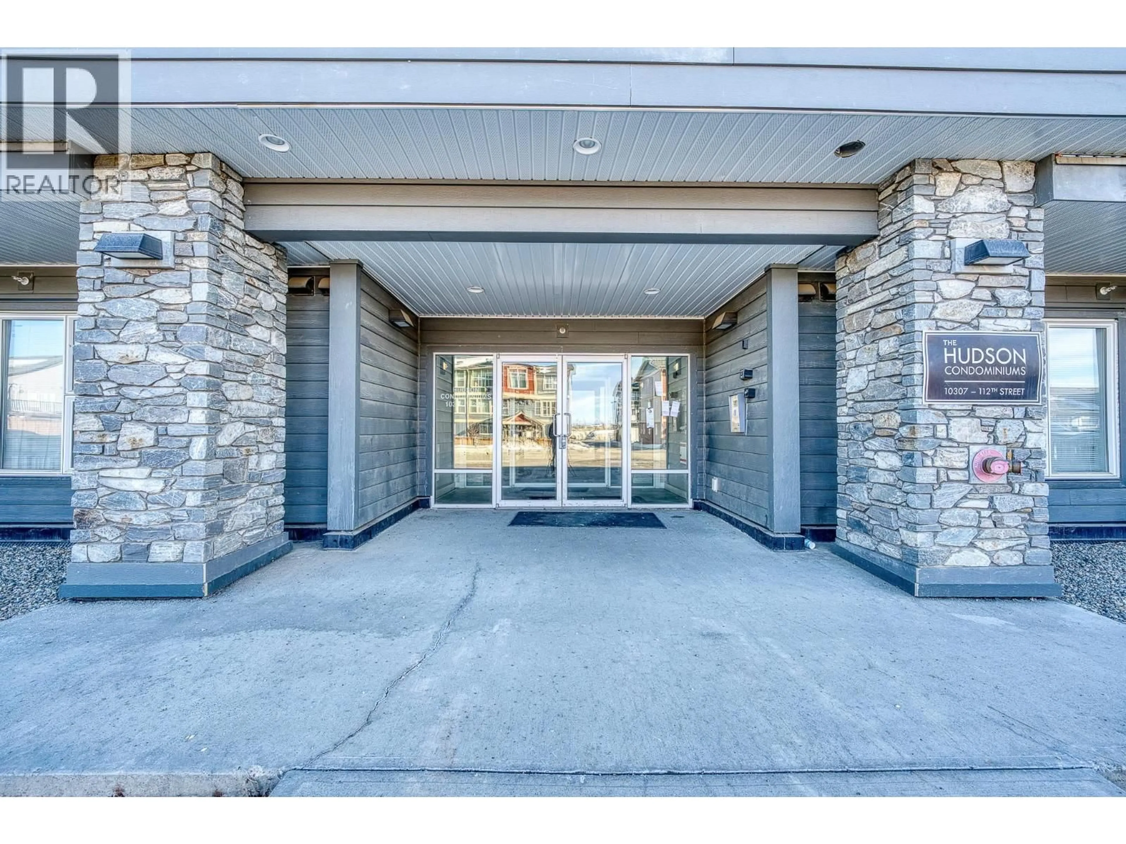 Indoor foyer for 204 - 10307 112 STREET, Fort St. John British Columbia V1J0N6