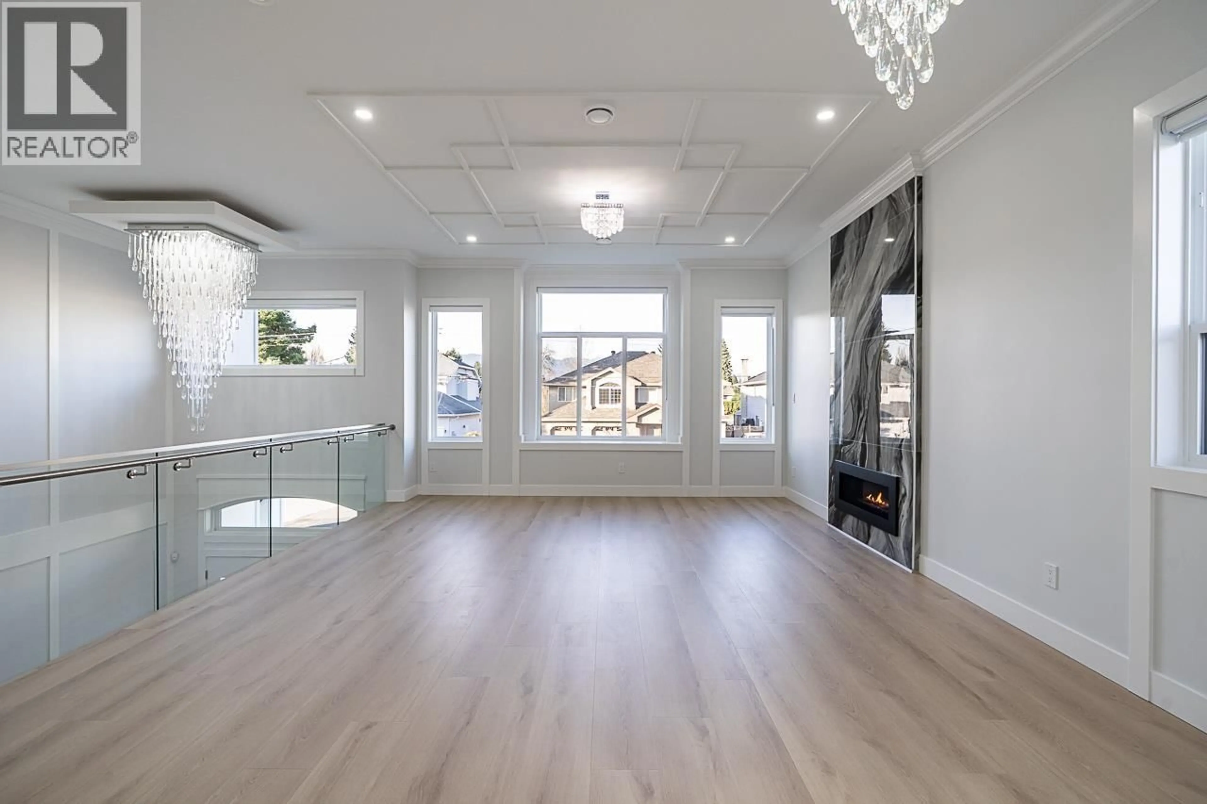 Indoor foyer for 20290 TELEP AVENUE AVENUE, Maple Ridge British Columbia V3Y3Z3