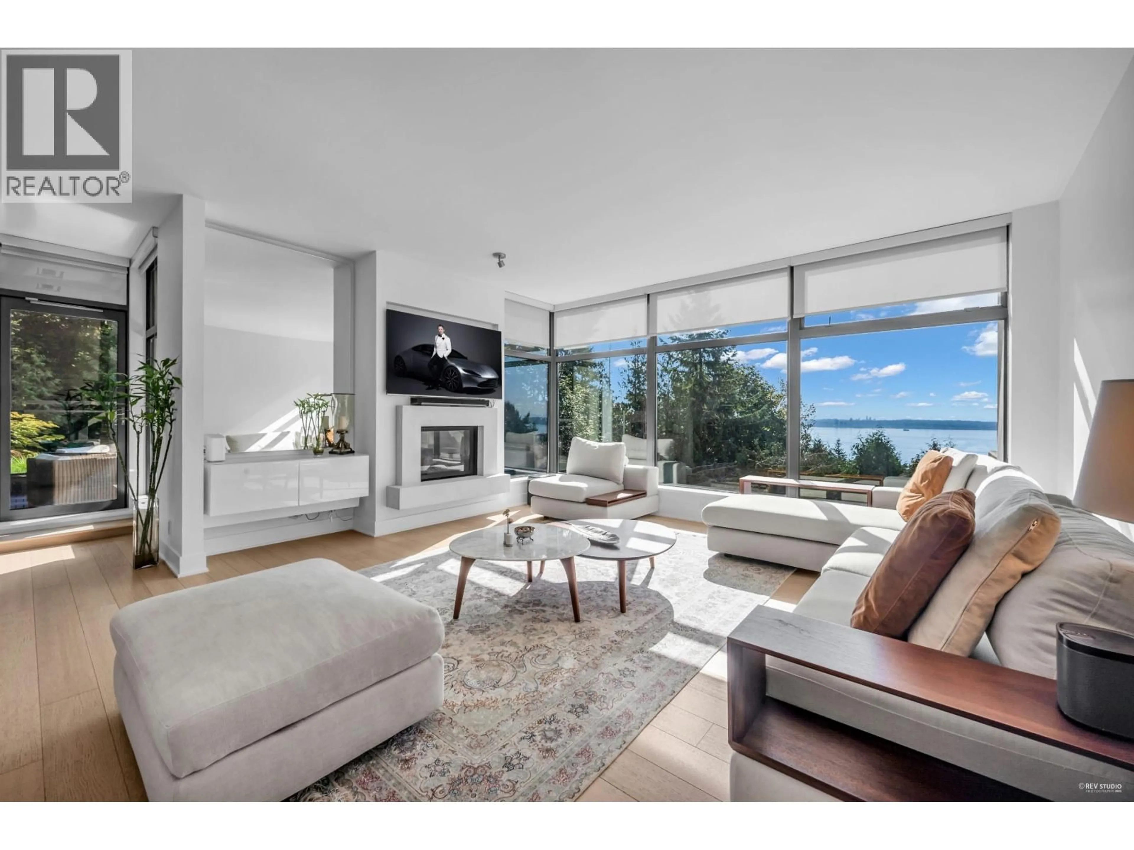 Living room with furniture, unknown for 401 - 3315 CYPRESS PLACE, West Vancouver British Columbia V7S3J7