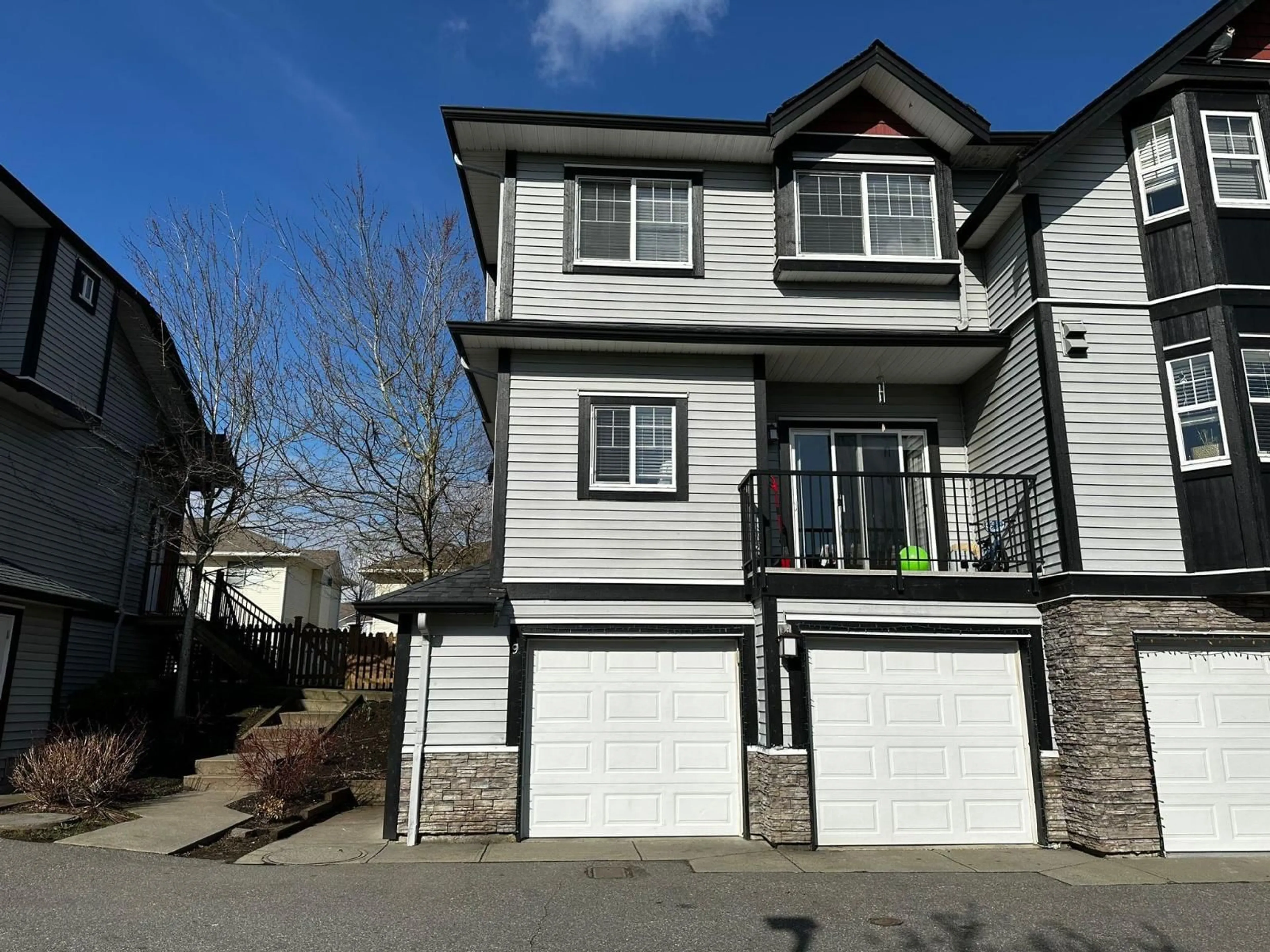 Home with vinyl exterior material, street for 9 - 31235 UPPER MACLURE ROAD, Abbotsford British Columbia V2T5N4