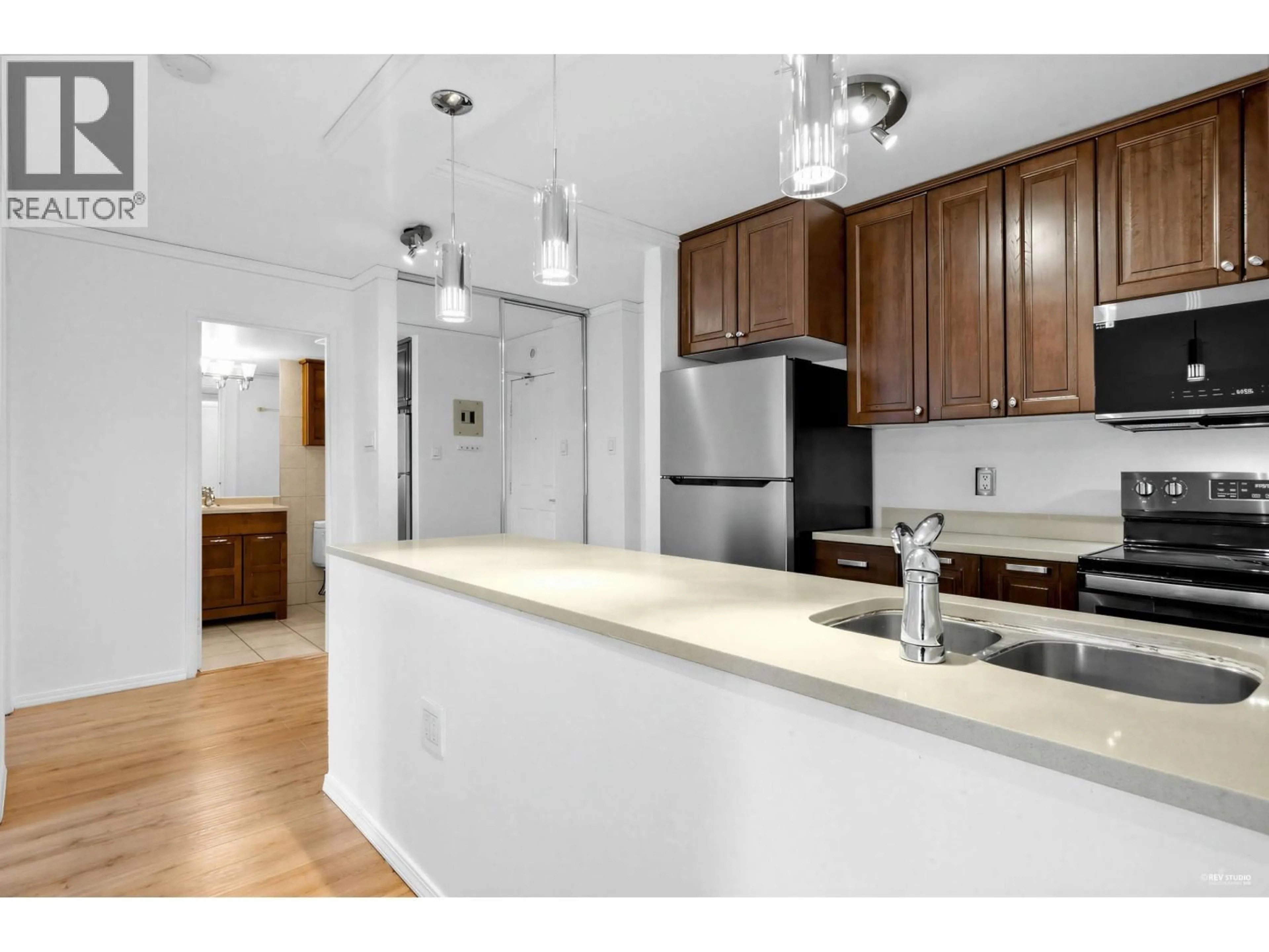 Open concept kitchen, unknown for 707 - 2008 FULLERTON AVENUE, North Vancouver British Columbia V7P3G7