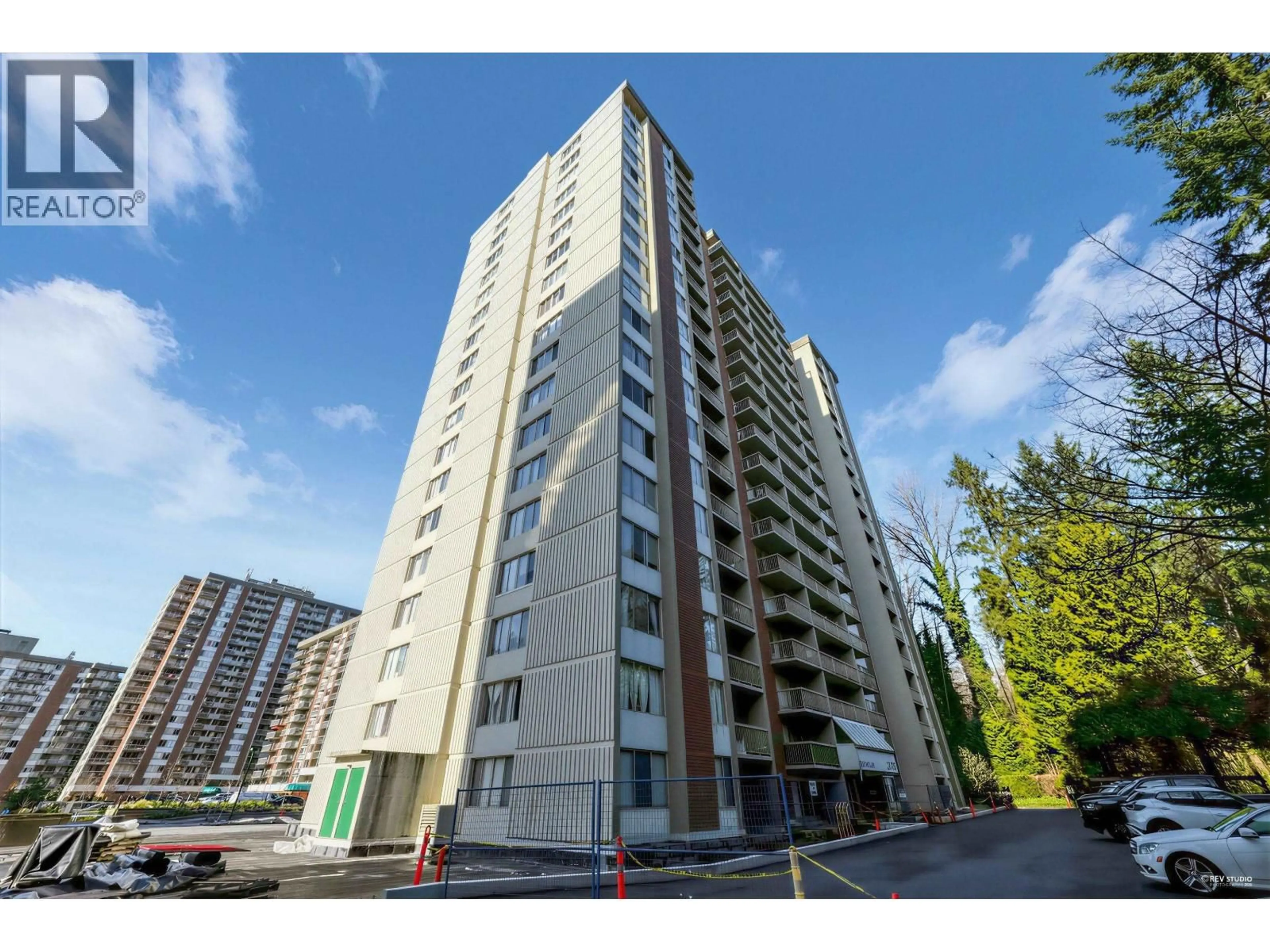 A pic from outside/outdoor area/front of a property/back of a property/a pic from drone, building for 707 - 2008 FULLERTON AVENUE, North Vancouver British Columbia V7P3G7