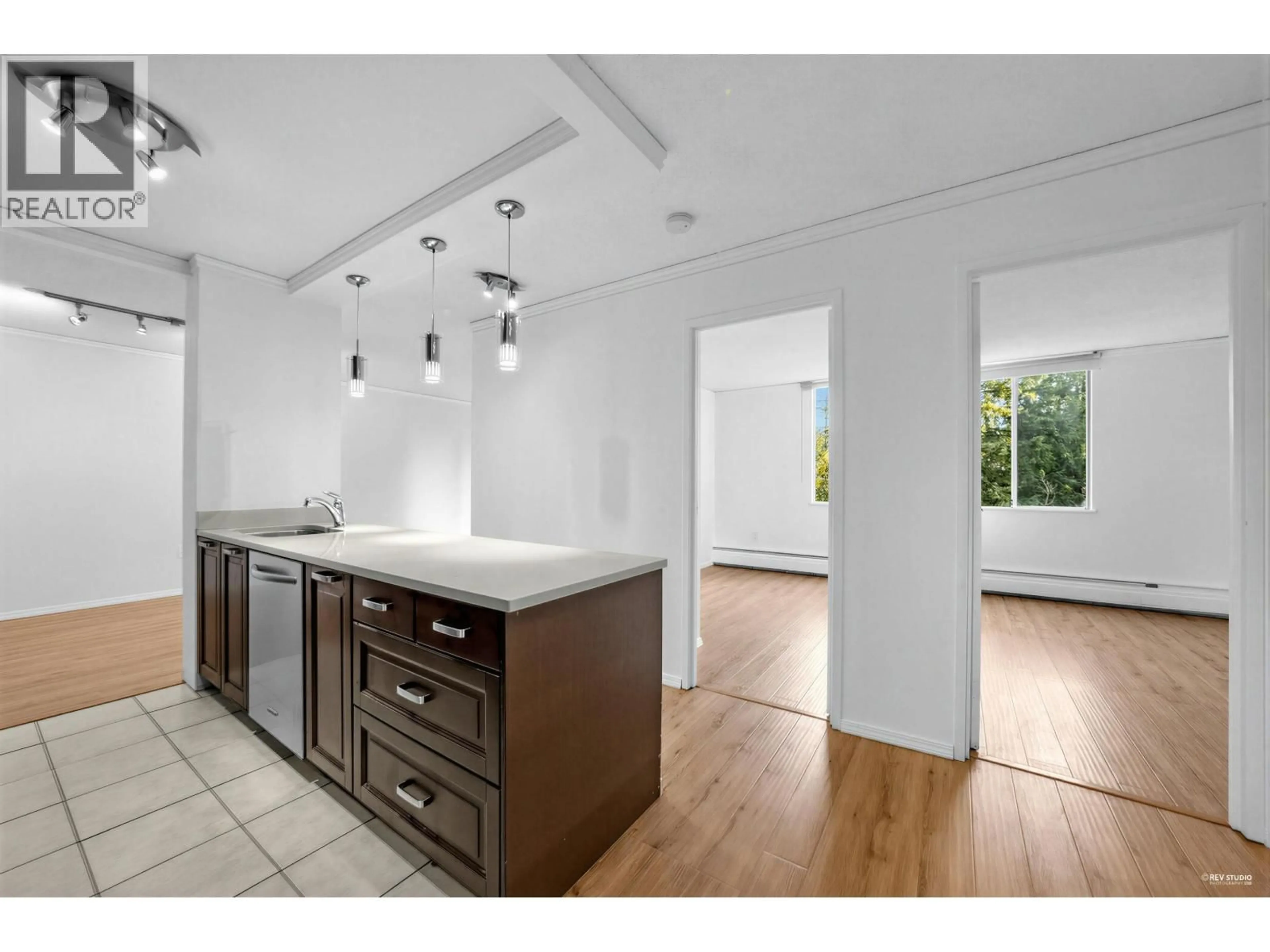 Open concept kitchen, unknown for 707 - 2008 FULLERTON AVENUE, North Vancouver British Columbia V7P3G7