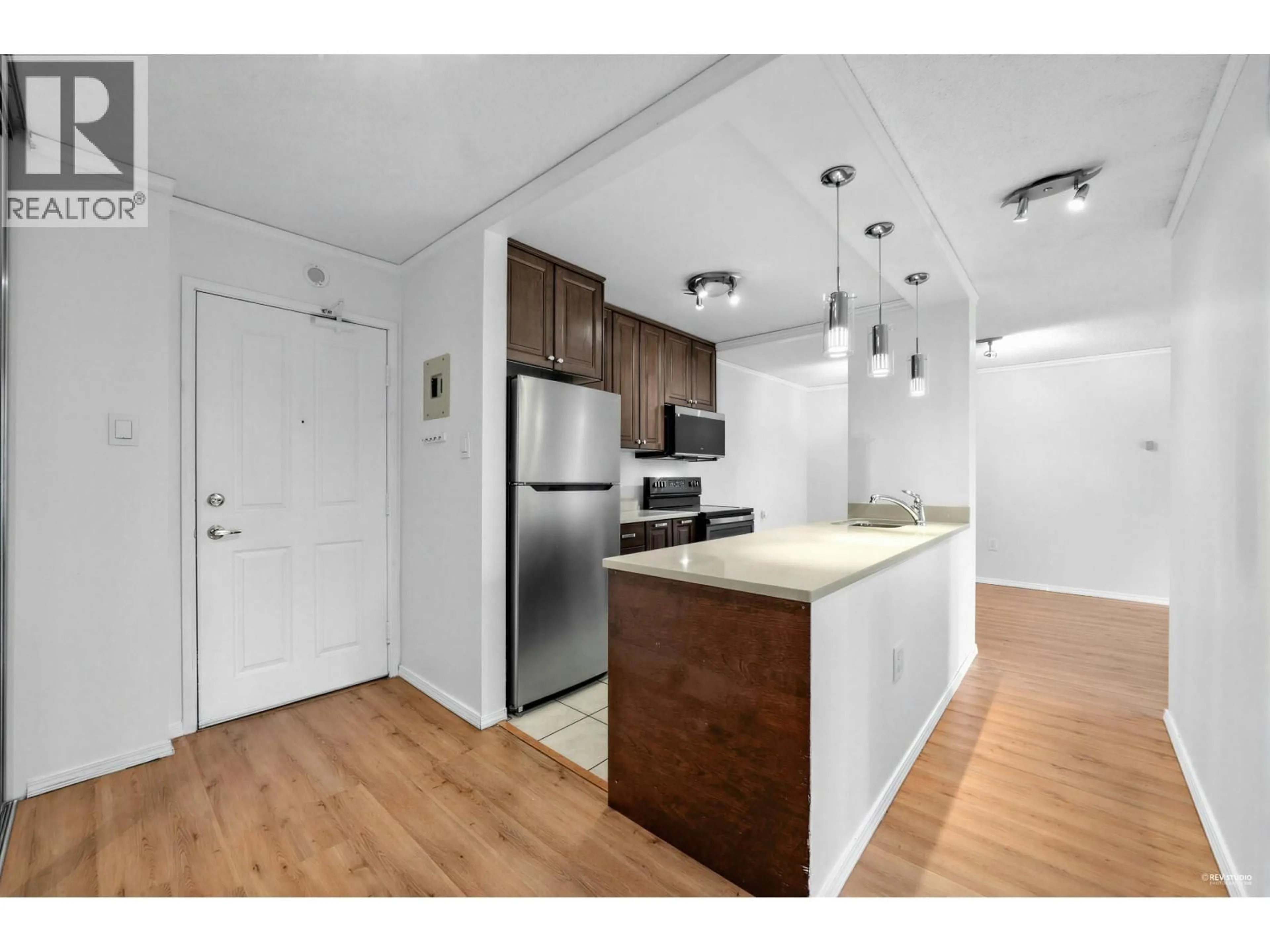 Standard kitchen, wood/laminate floor for 707 - 2008 FULLERTON AVENUE, North Vancouver British Columbia V7P3G7