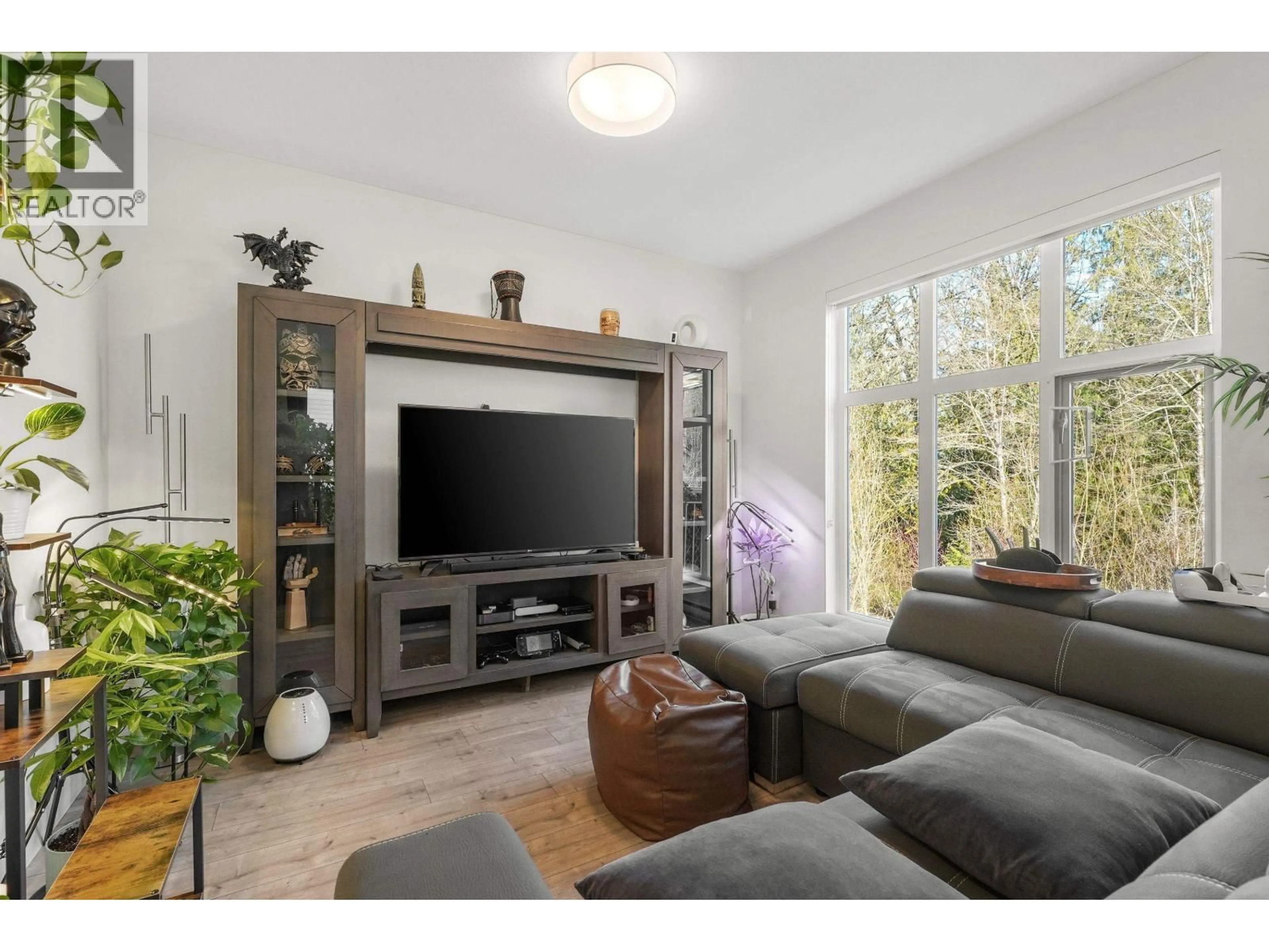 Living room with furniture, wood/laminate floor for 43 - 24076 112 AVENUE, Maple Ridge British Columbia V2W0K2