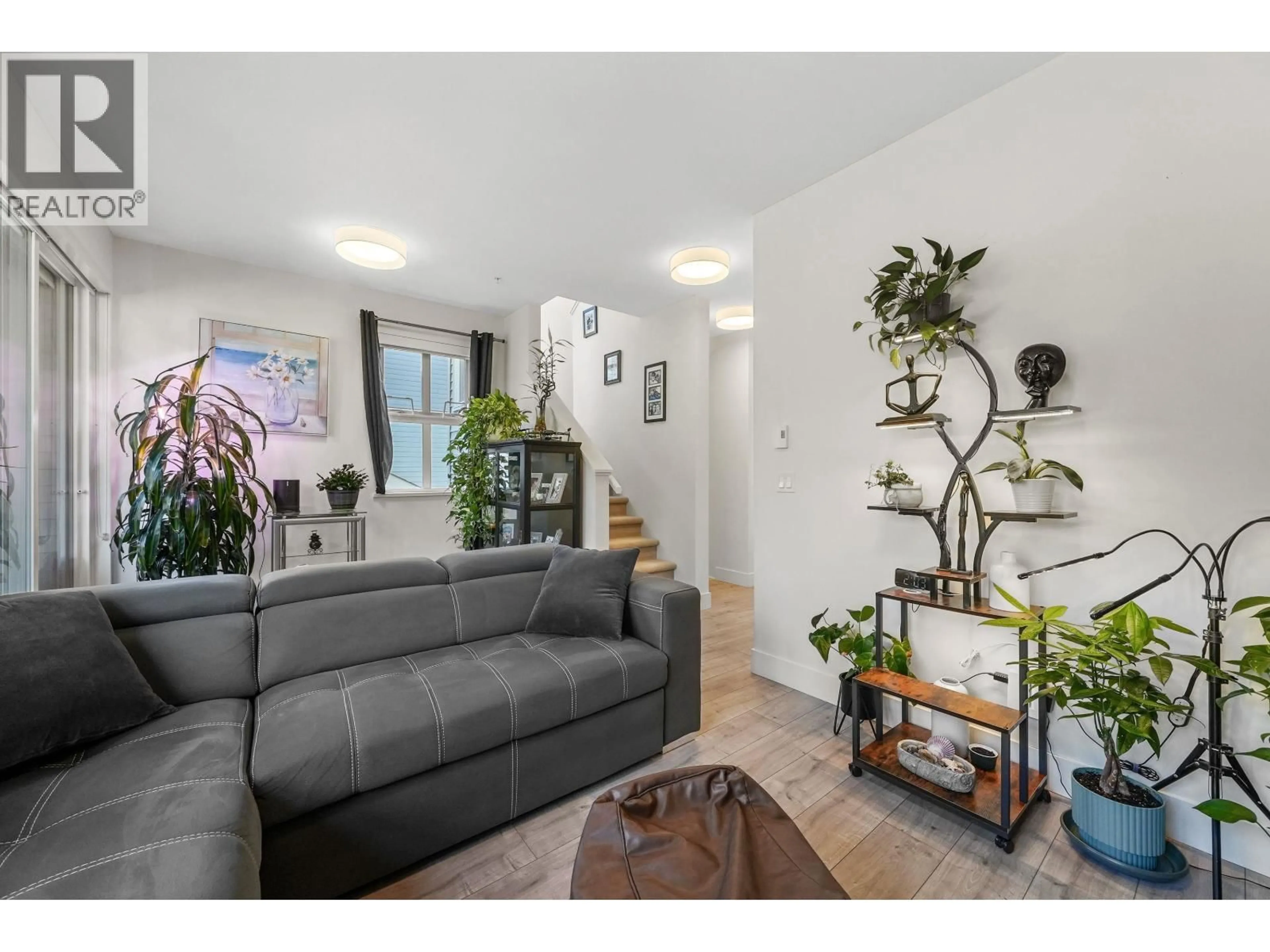 Living room with furniture, unknown for 43 - 24076 112 AVENUE, Maple Ridge British Columbia V2W0K2