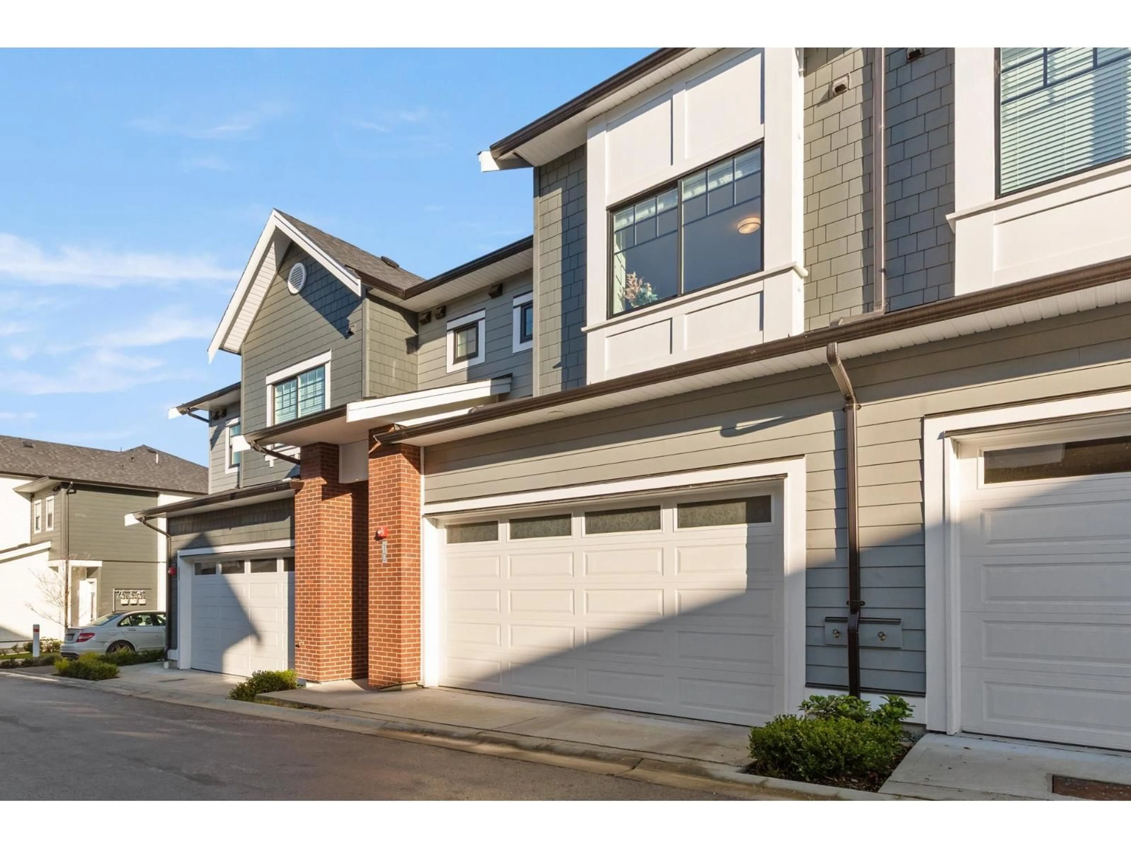 Home with vinyl exterior material, street for 10 - 7640 197 STREET, Langley British Columbia V2Y3W2
