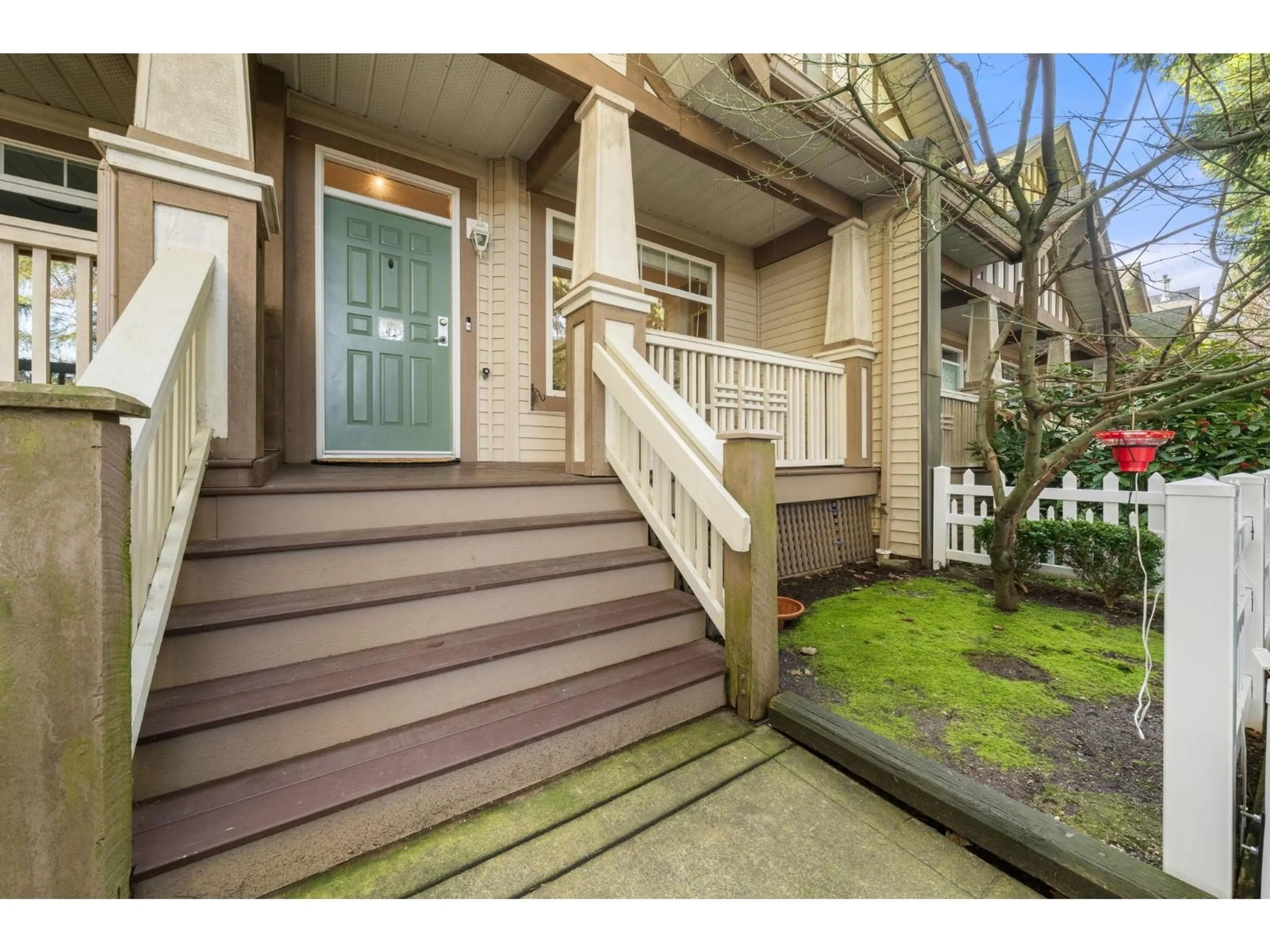 Indoor entryway for 41 - 2678 KING GEORGE BOULEVARD, Surrey British Columbia V4P1H6