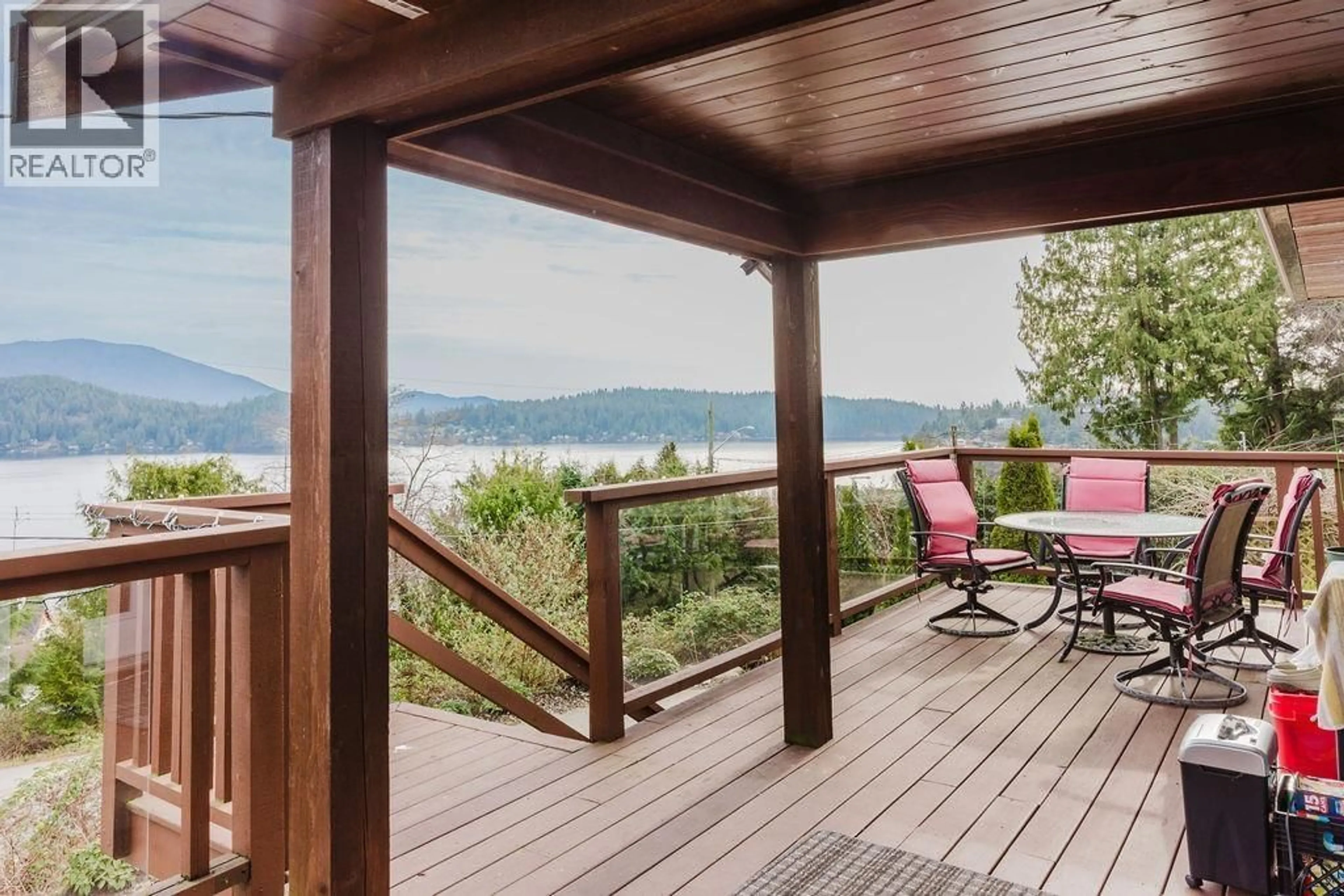 Patio, water/lake/river/ocean view for 591 GIBSONS WAY, Gibsons British Columbia V0N1V9