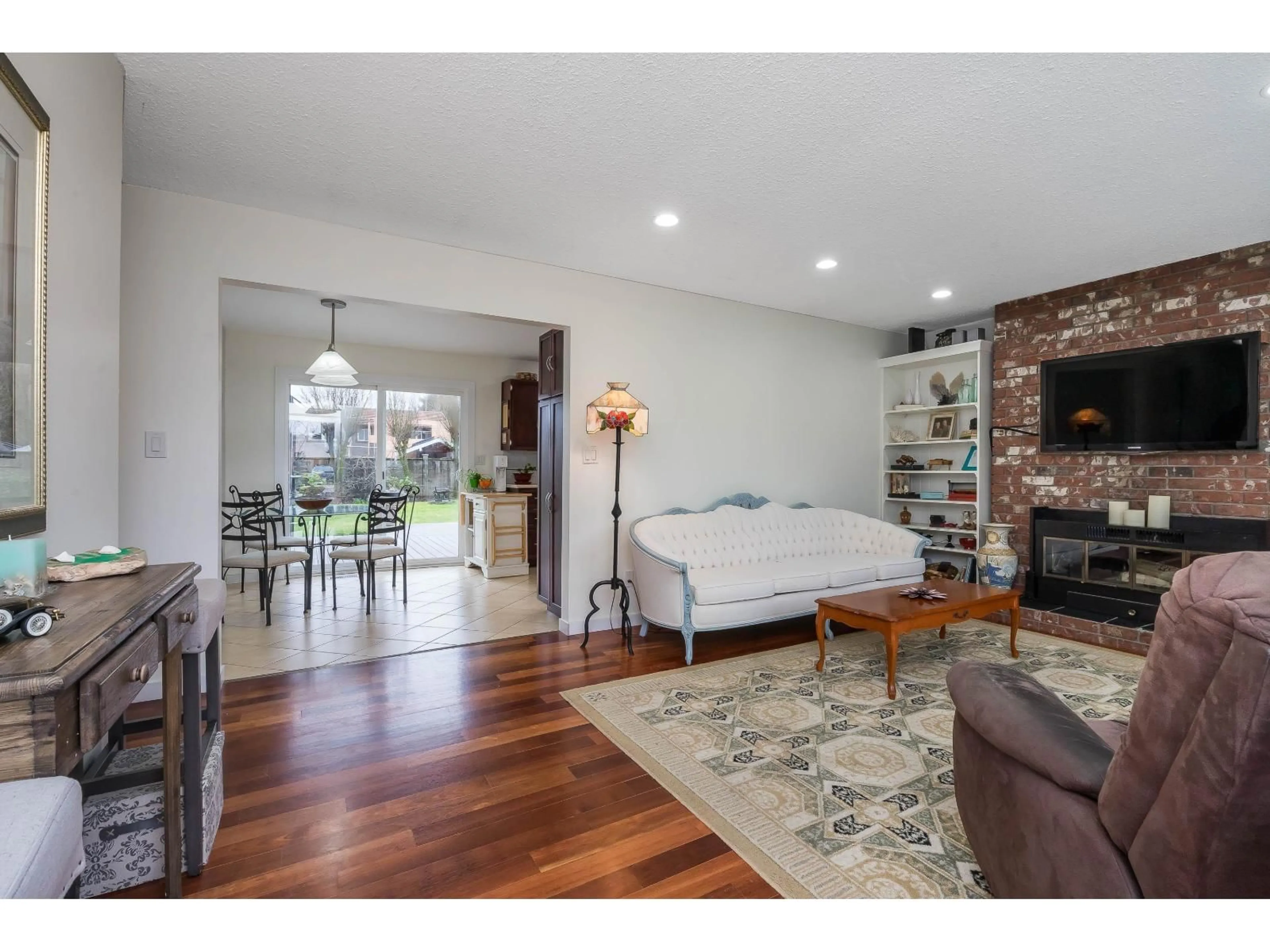 Living room with furniture, unknown for 27056 28A AVENUE, Langley British Columbia V4W3A4