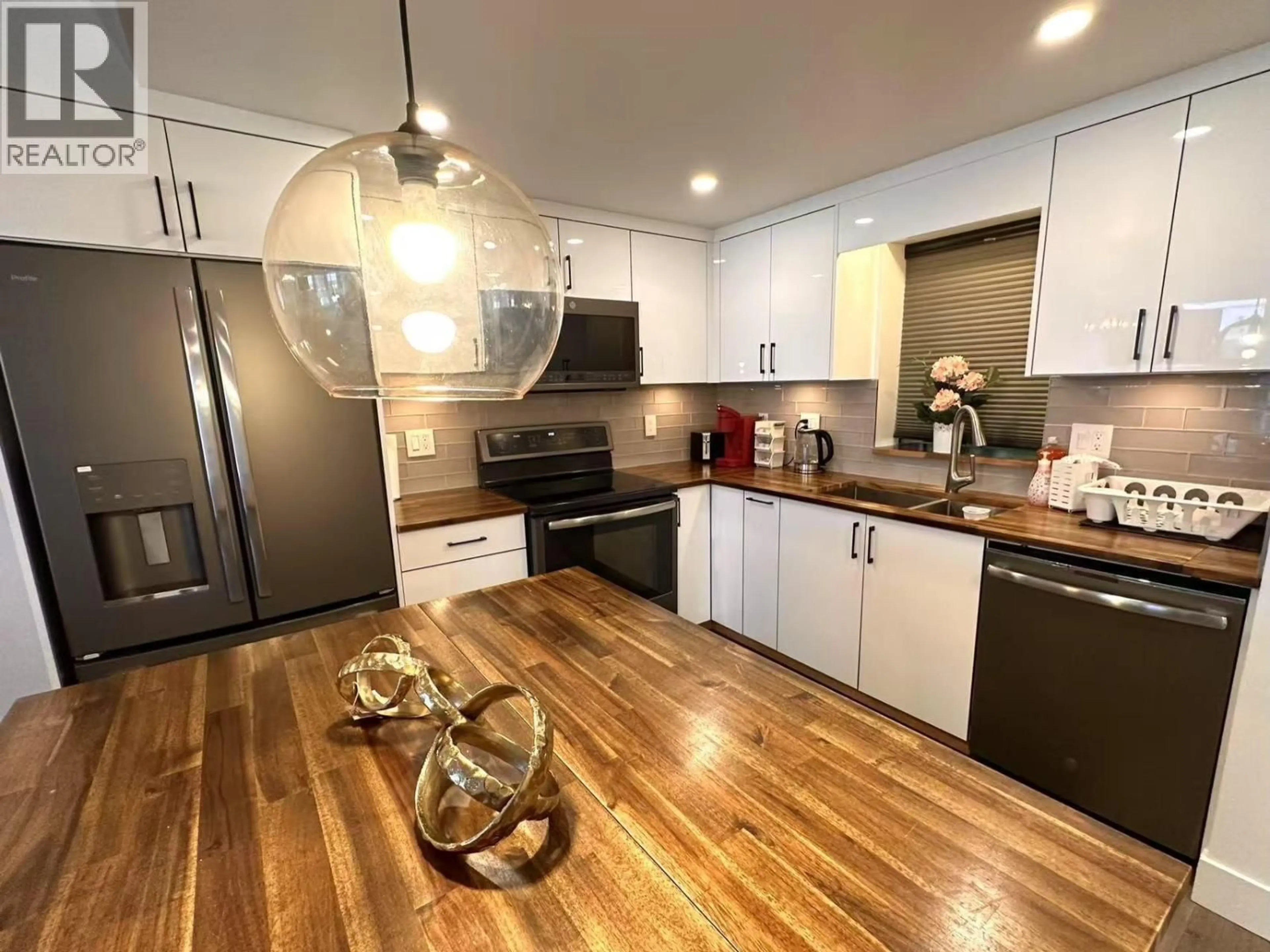Open concept kitchen, wood/laminate floor for 311 - 555 ABBOTT STREET, Vancouver British Columbia V6B6B8