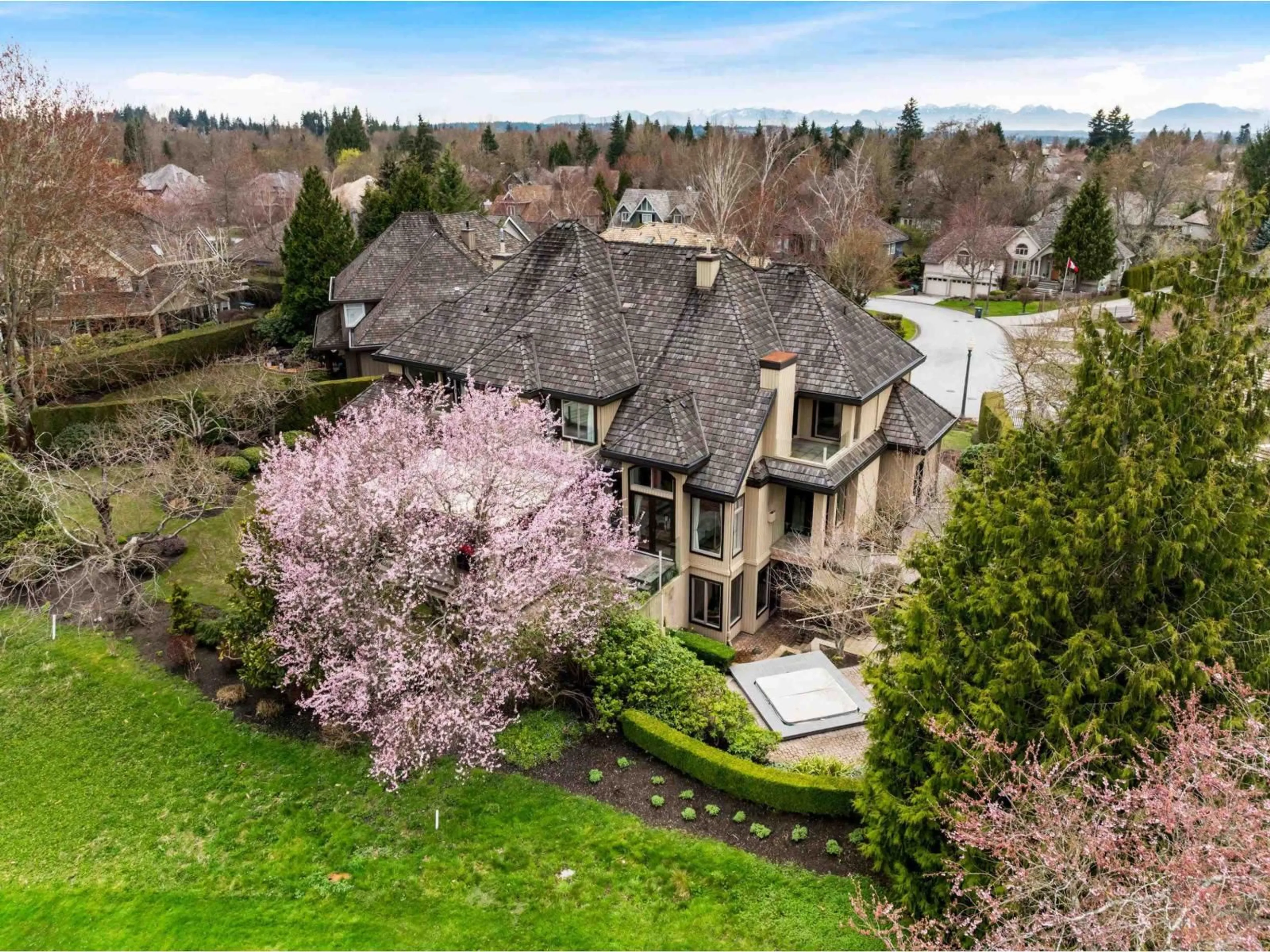 A pic from outside/outdoor area/front of a property/back of a property/a pic from drone, street for 16358 LINCOLN WOODS COURT, Surrey British Columbia V3Z0J8