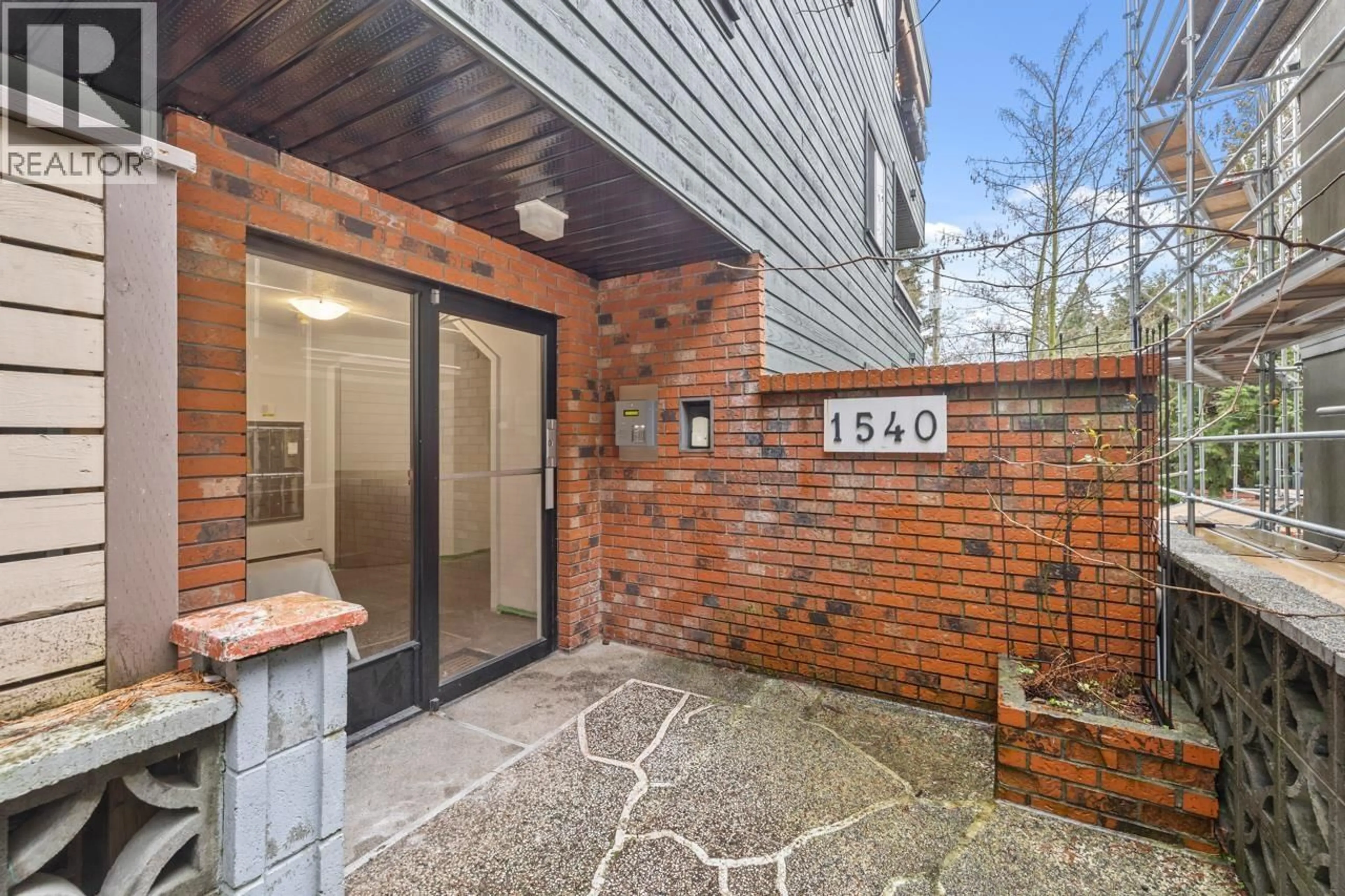 Patio, street for 205 - 1540 4TH AVENUE, Vancouver British Columbia V5N1J8