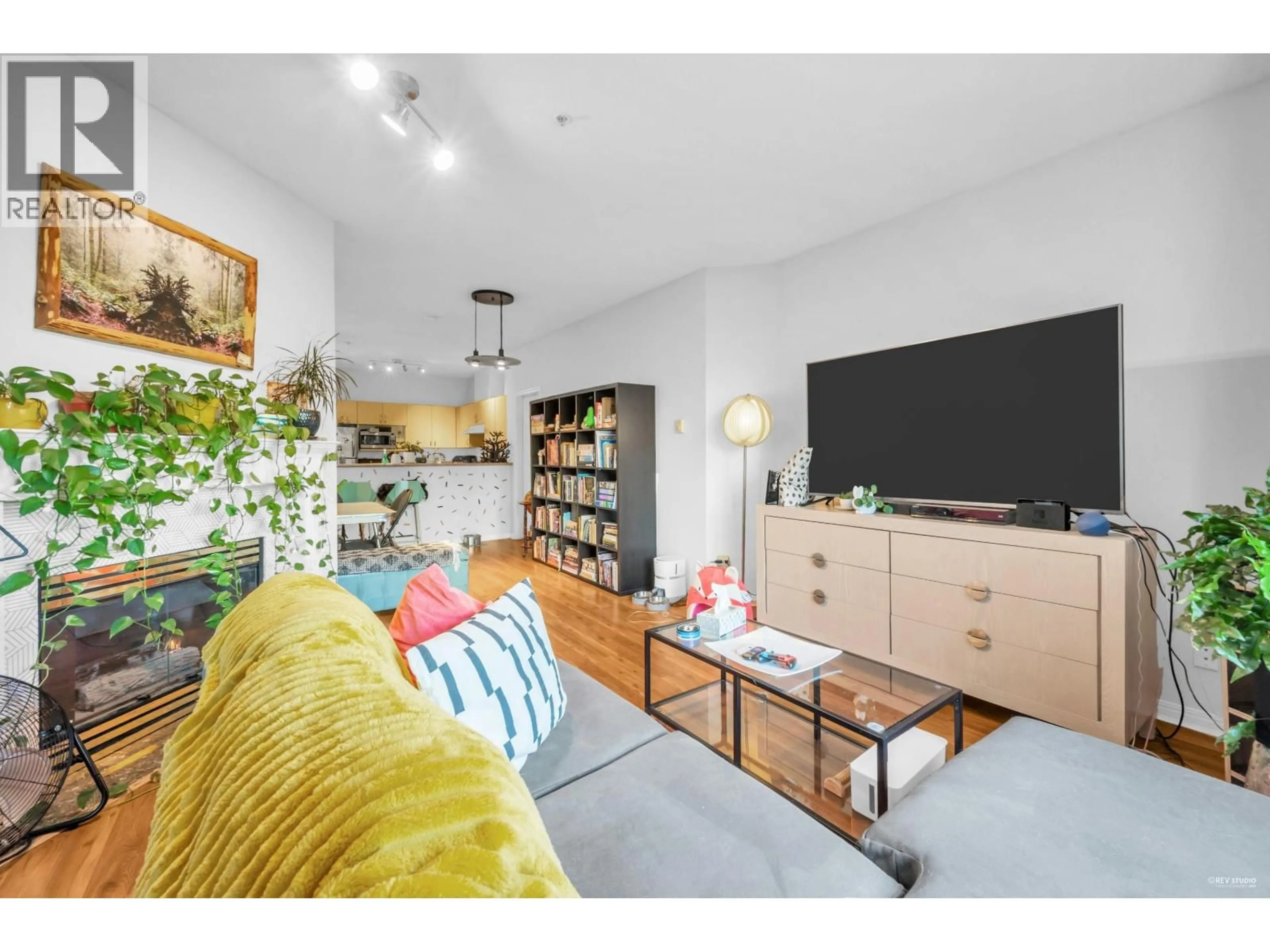 Living room with furniture, unknown for 213 - 83 STAR CRESCENT, New Westminster British Columbia V3M6X8