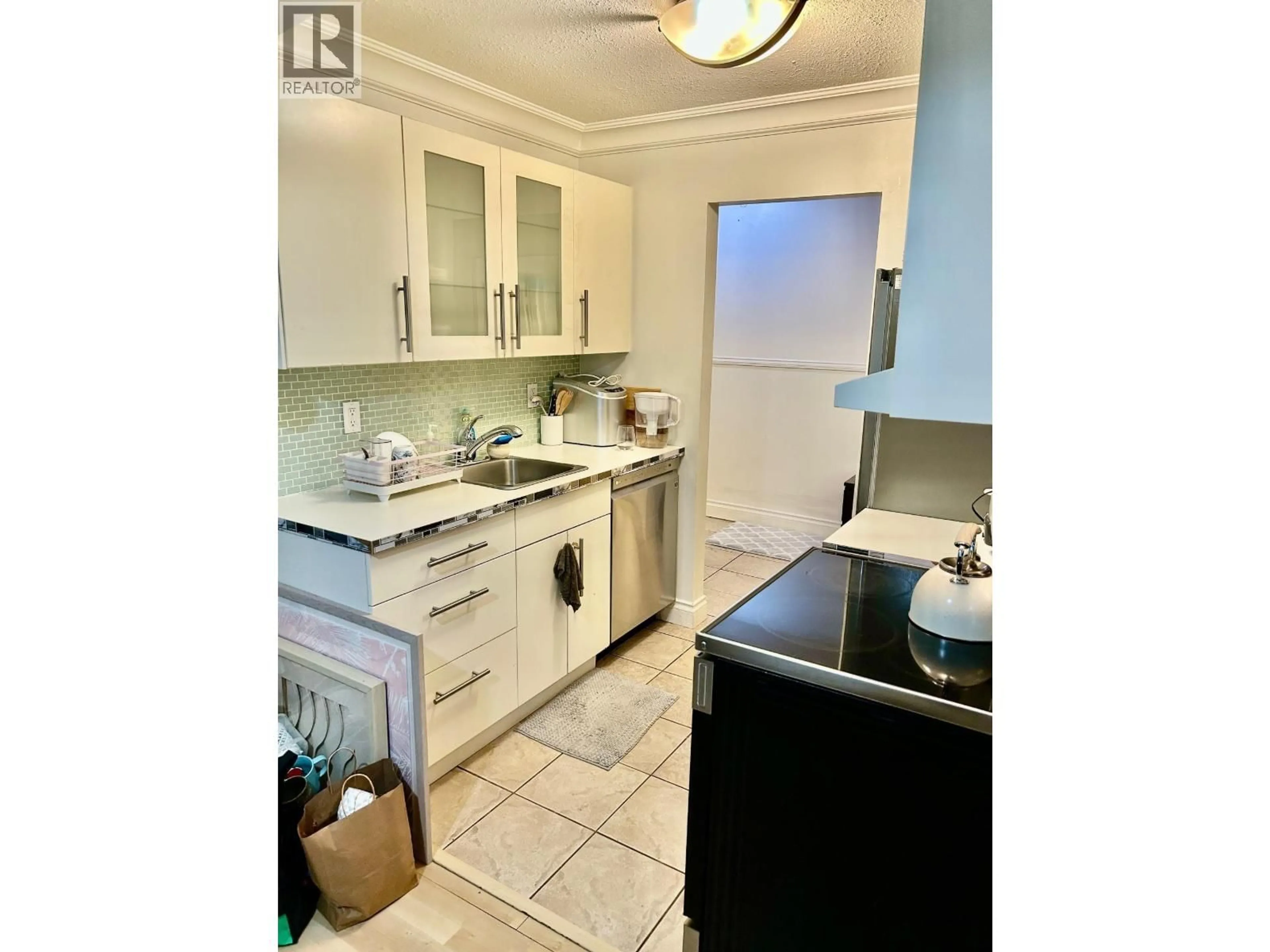 Standard kitchen, unknown for 112 - 240 MAHON AVENUE, North Vancouver British Columbia V7M3H4