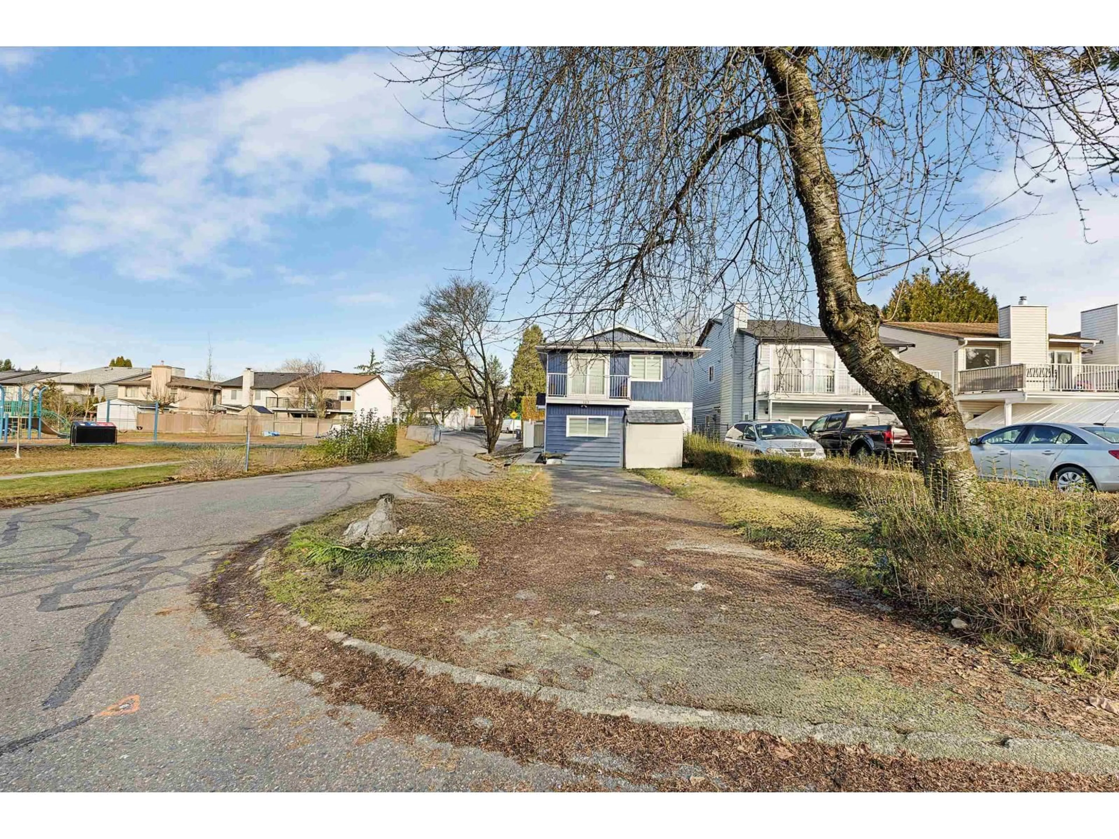 A pic from outside/outdoor area/front of a property/back of a property/a pic from drone, street for 123 SPRINGFIELD DRIVE, Langley British Columbia V4W3K6