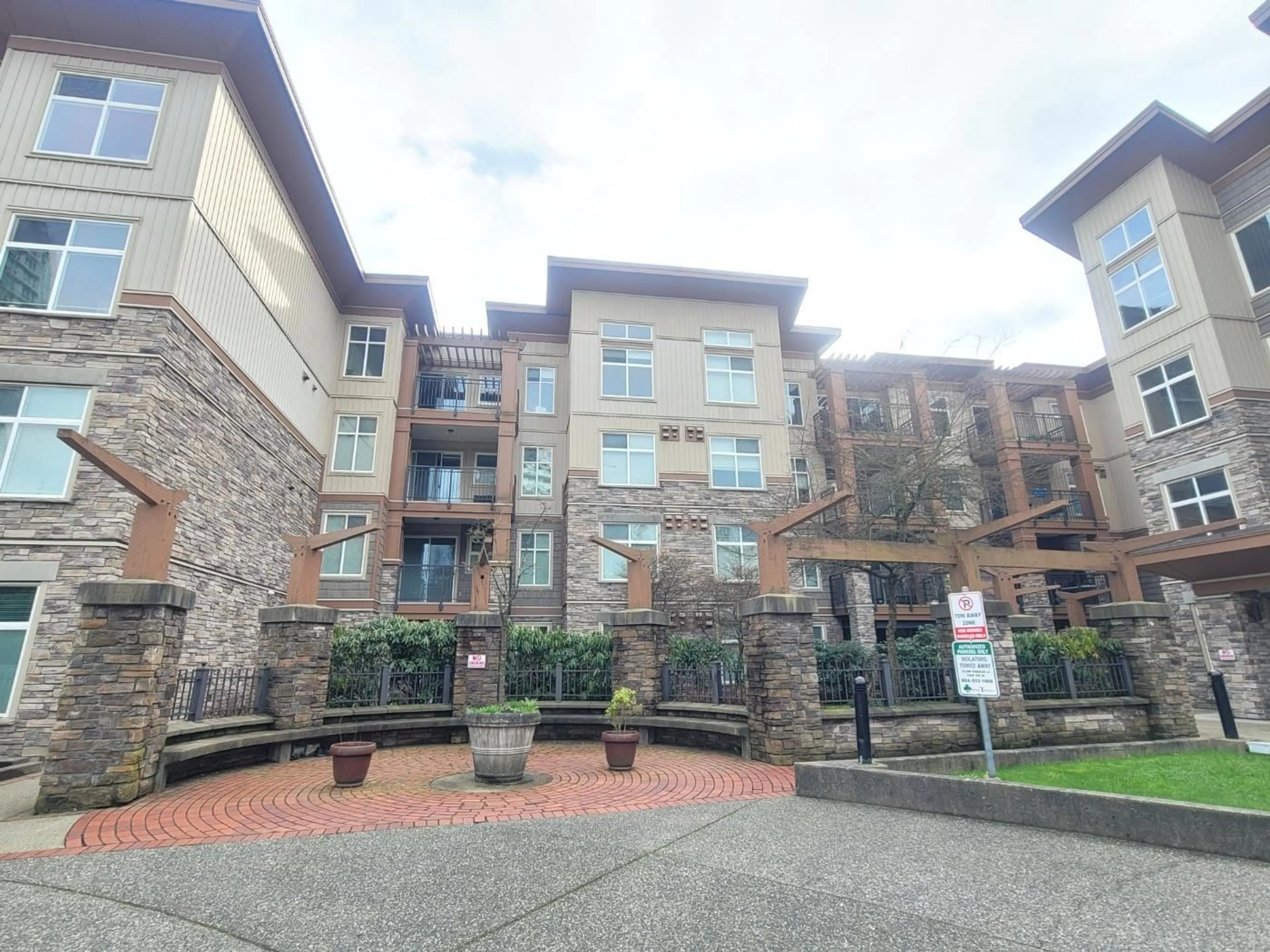 Unknown for 215 - 10237 133 STREET, Surrey British Columbia V3T0C6