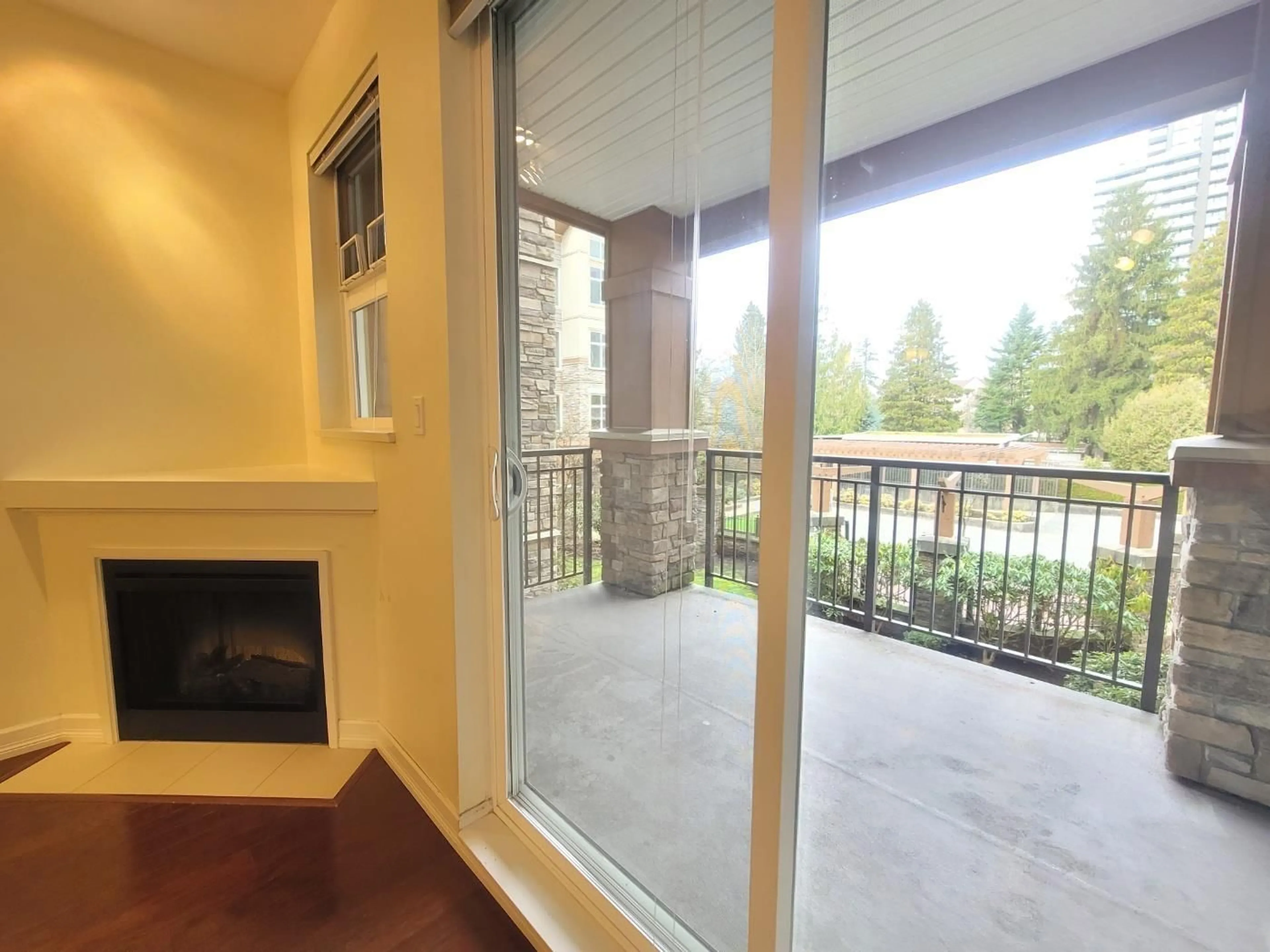 Unknown for 215 - 10237 133 STREET, Surrey British Columbia V3T0C6