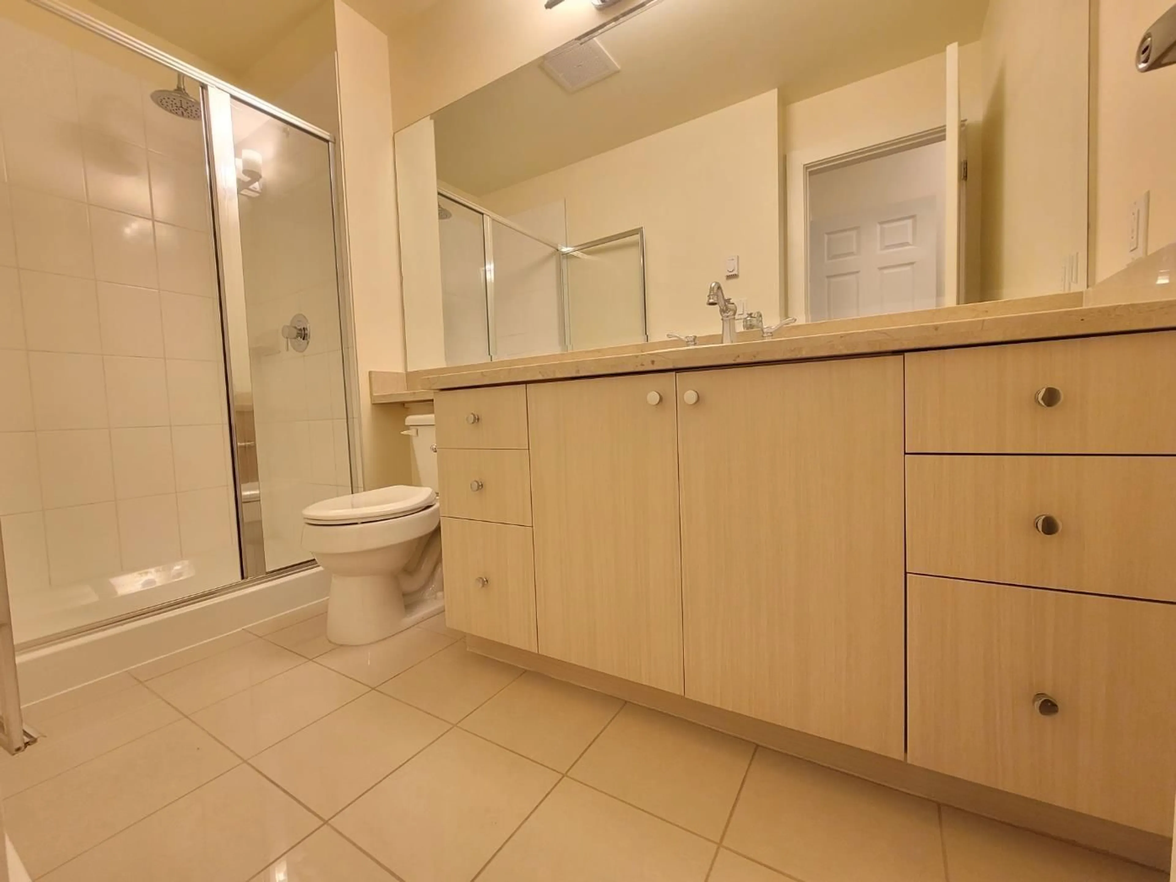 Standard bathroom, unknown for 215 - 10237 133 STREET, Surrey British Columbia V3T0C6