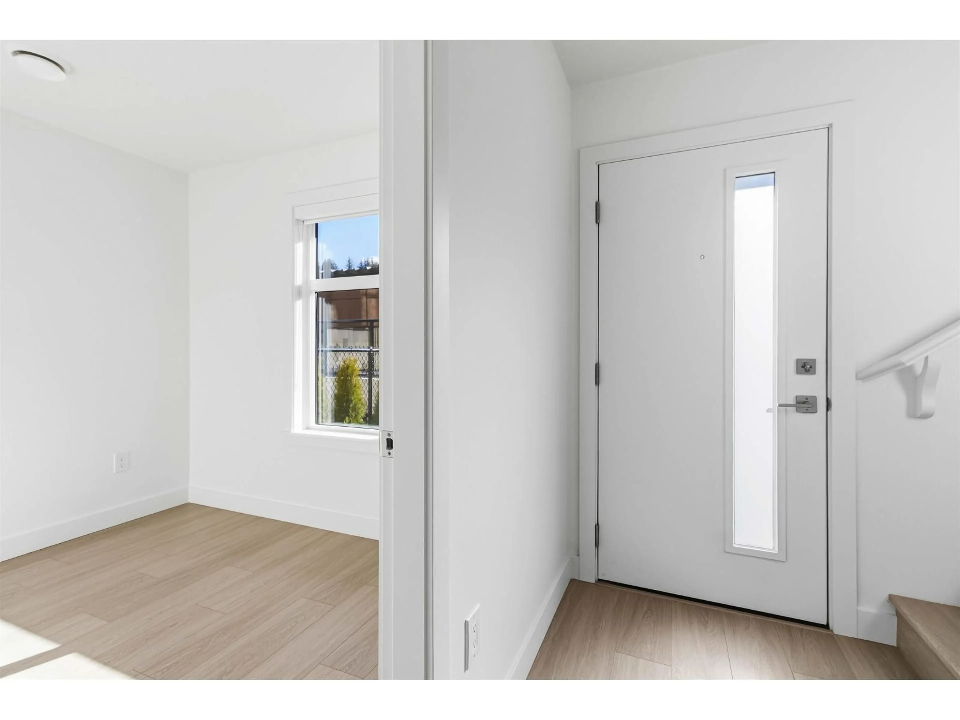 Indoor entryway for 215 - 46150 THOMAS ROAD, Chilliwack British Columbia V2R6B3