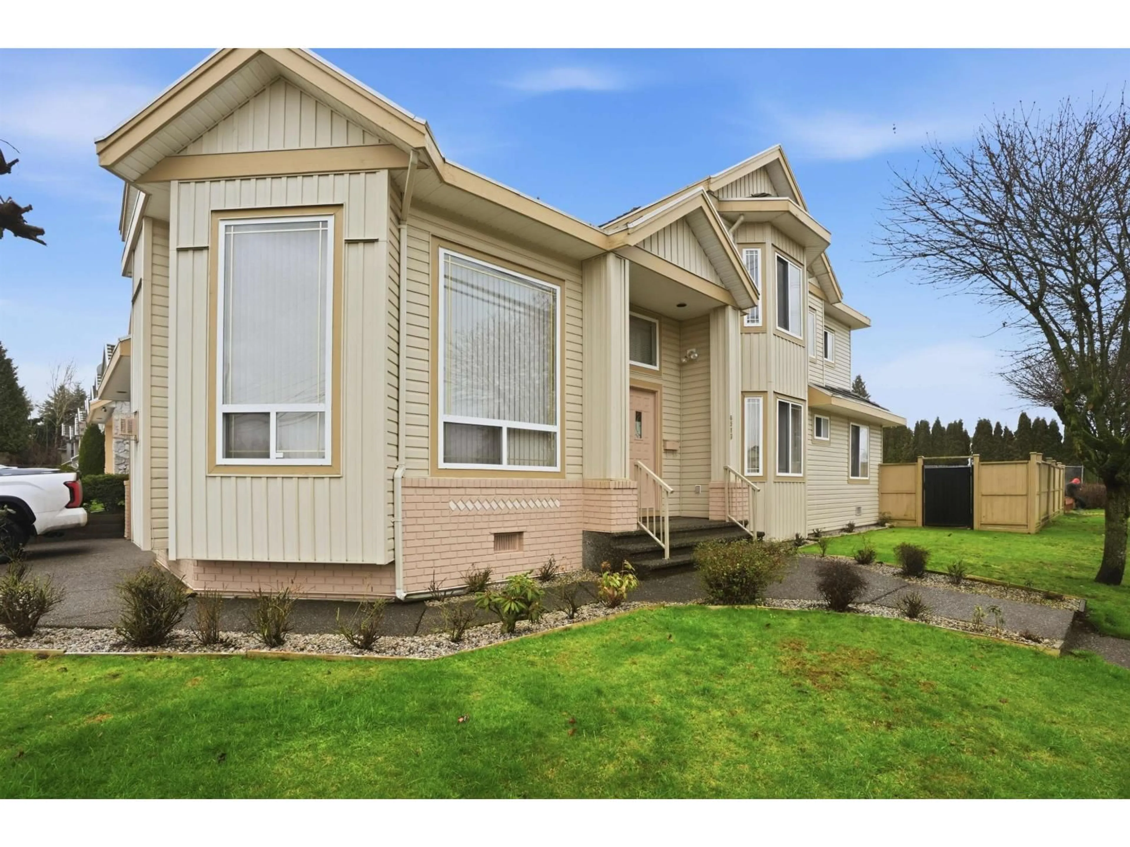 Home with vinyl exterior material, street for 6593 125A STREET, Surrey British Columbia V3W6S9