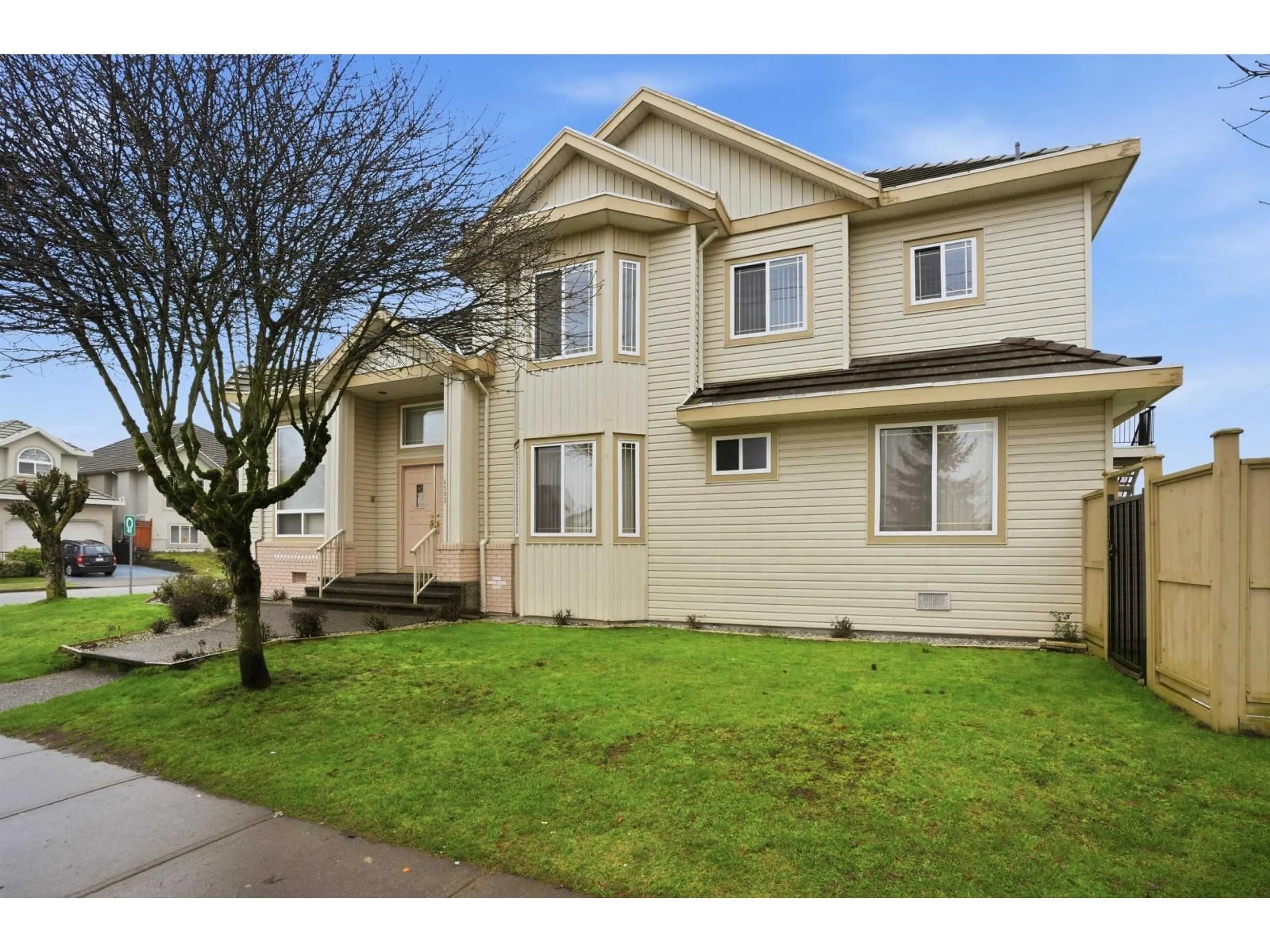 Home with vinyl exterior material, street for 6593 125A STREET, Surrey British Columbia V3W6S9