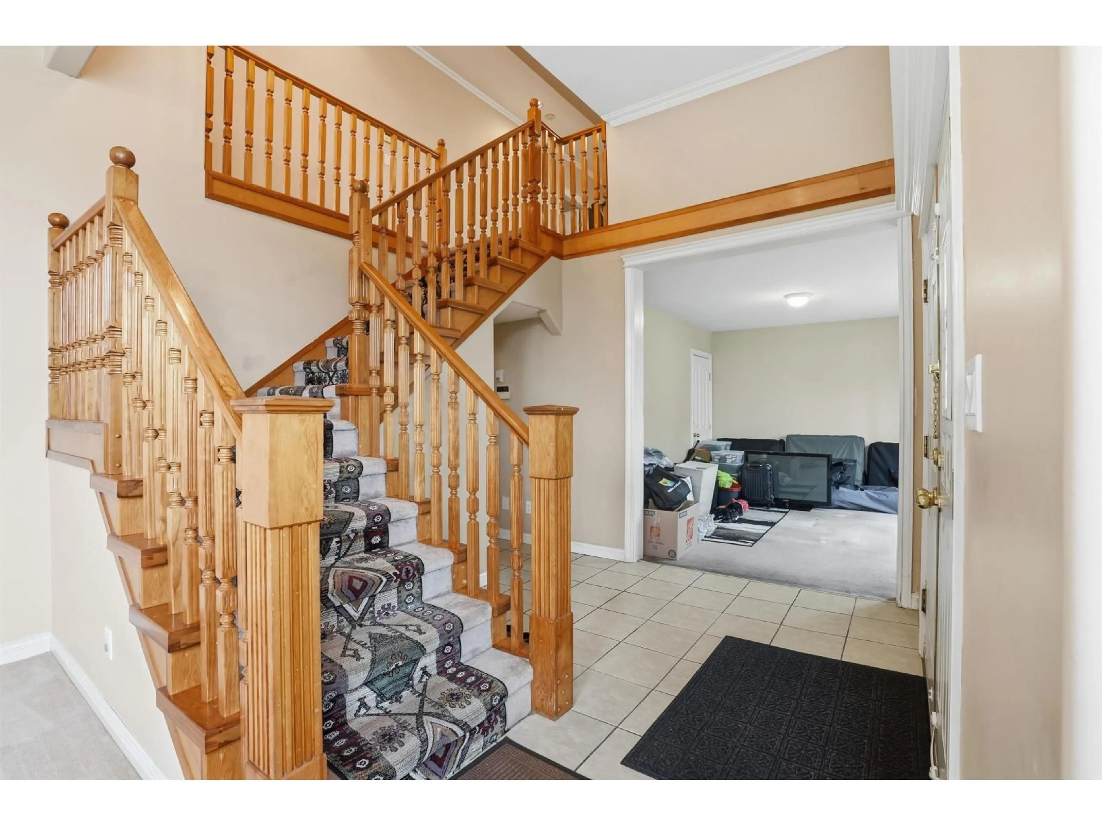 Indoor foyer for 6593 125A STREET, Surrey British Columbia V3W6S9